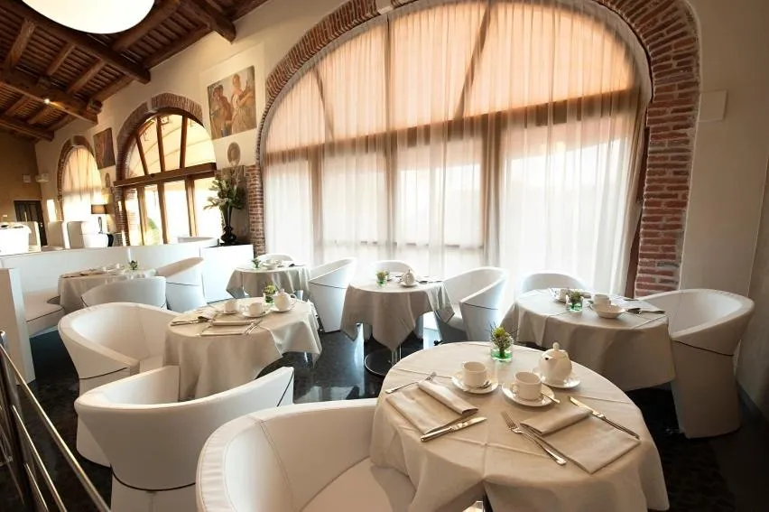 Dining area in Villa Solaris Hotel & Residence