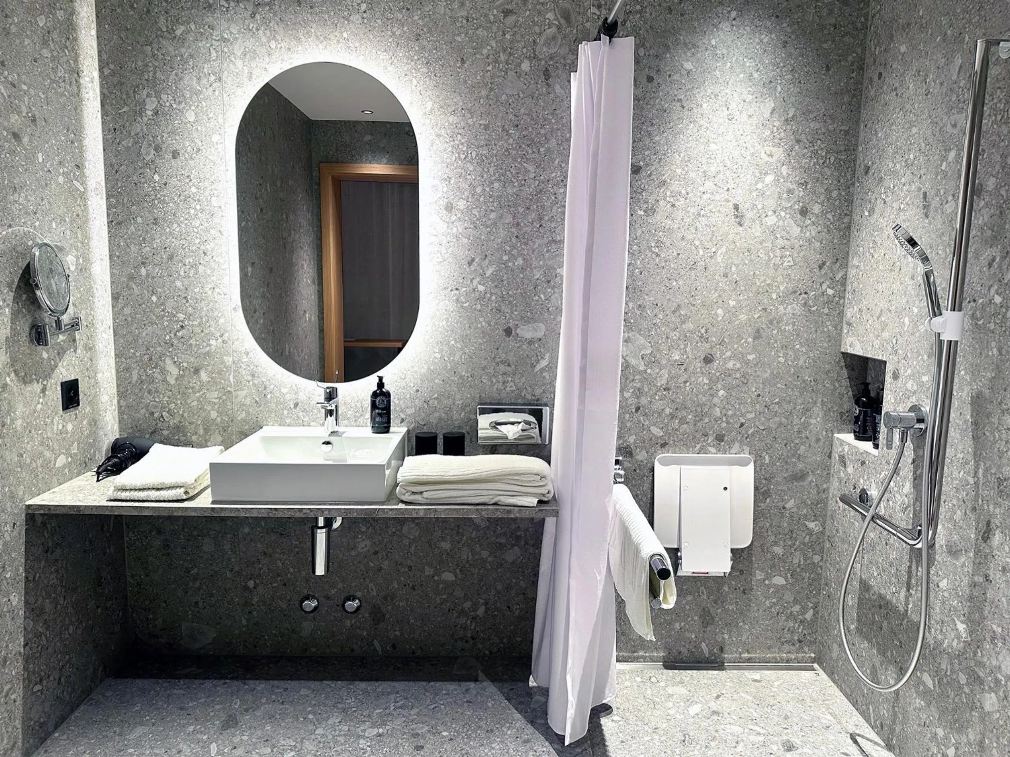 Shower in Hotel von Rotz