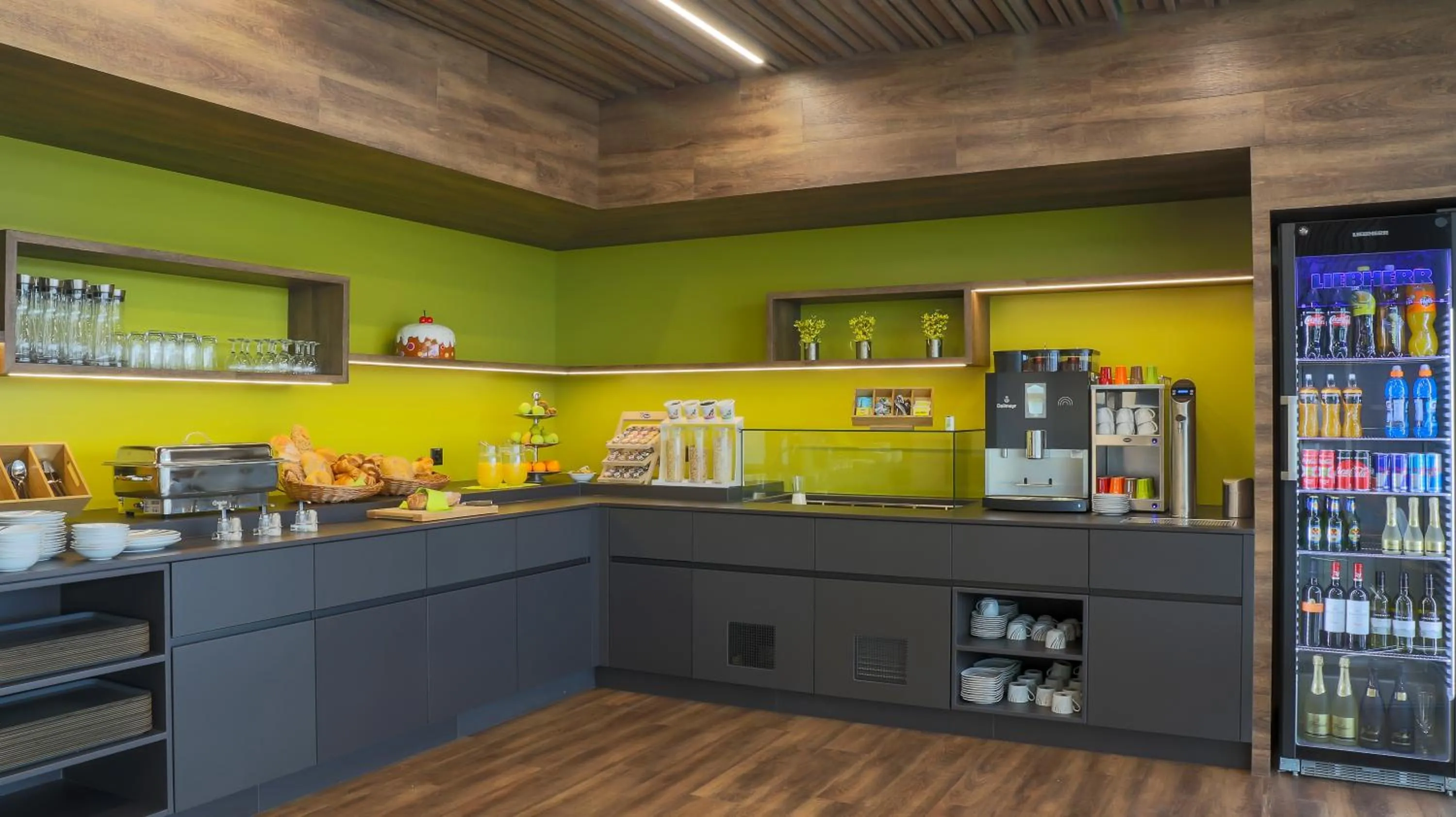 Buffet breakfast in Self Check-in Hotel von Rotz