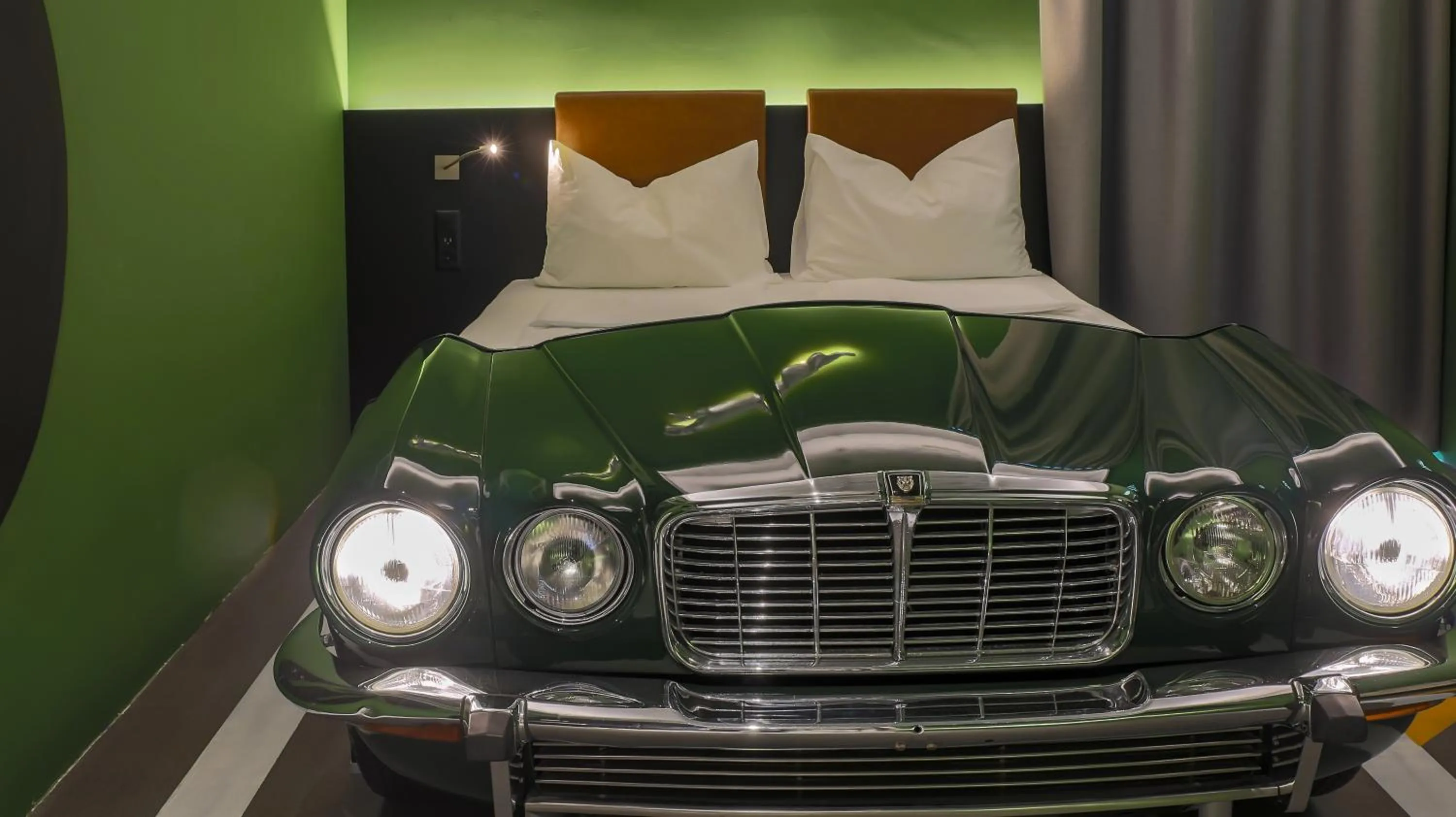 Bed in Self Check-in Hotel von Rotz