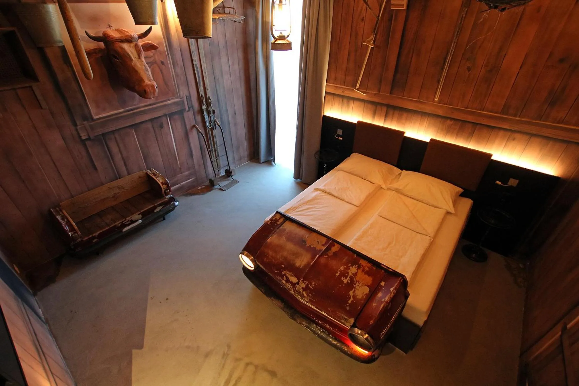 Bed in Self Check-in Hotel von Rotz