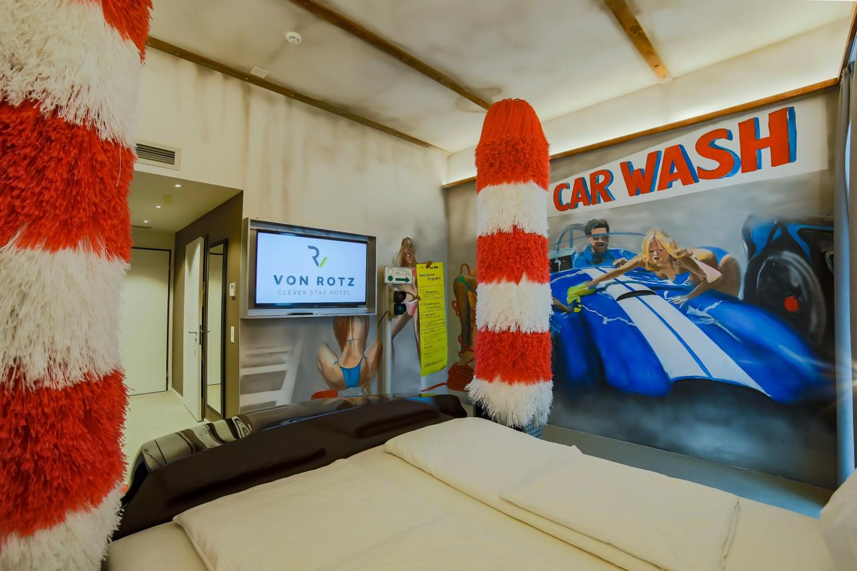 Bed in Self Check-in Hotel von Rotz