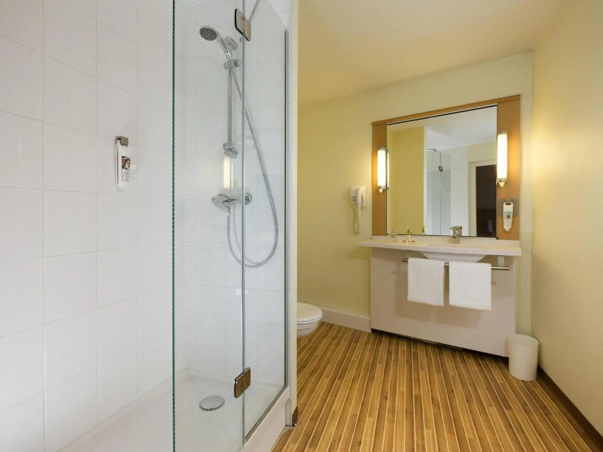 Standard Double Room with Twin Beds in ibis Lille Lomme Centre Standard Double Room with Twin Beds in ibis Lille Lomme Centre