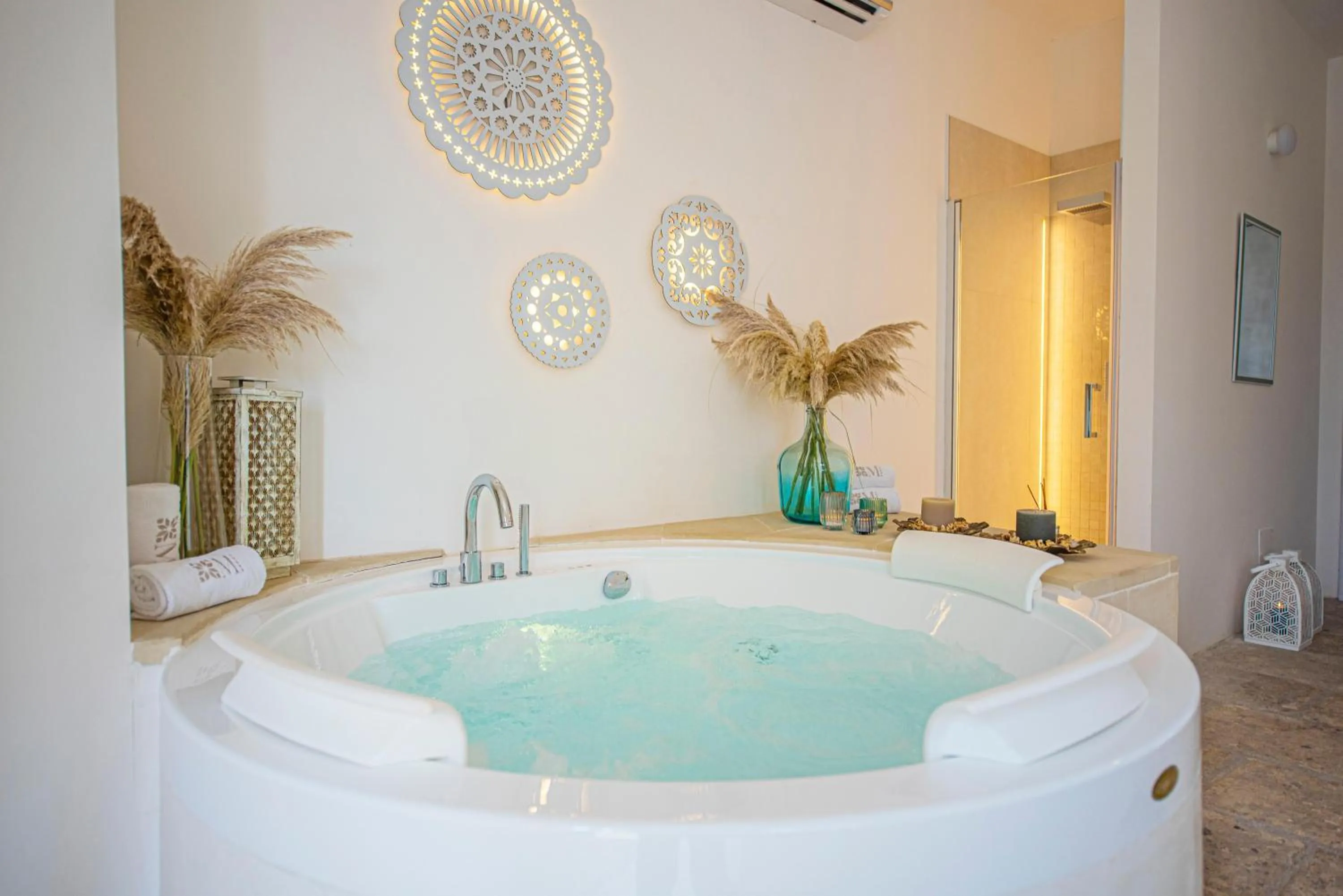 Hot Tub in Marenea Suite Hotel - CDSHotels