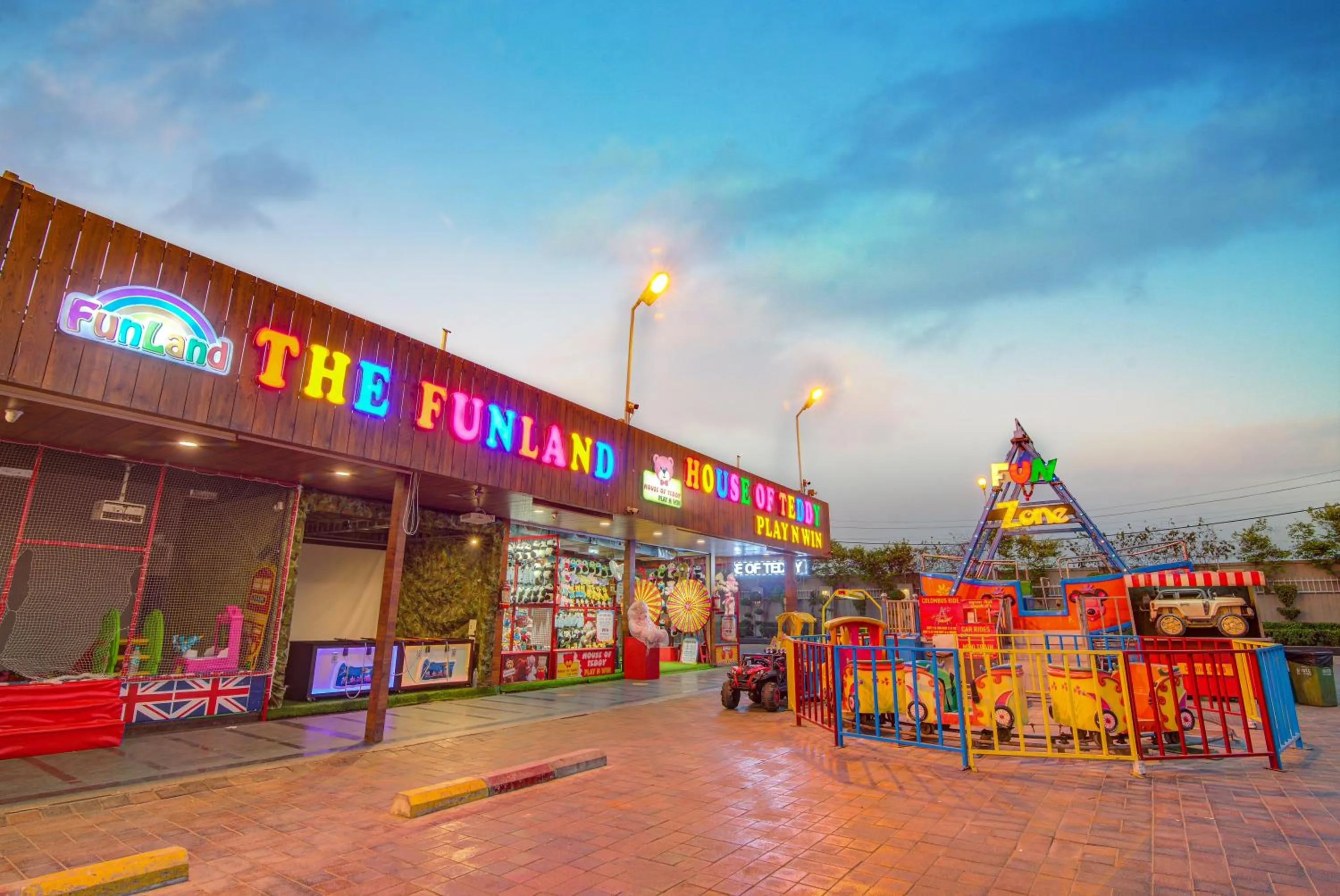 Area and facilities in Hotel Home In By Amrik Sukhdev