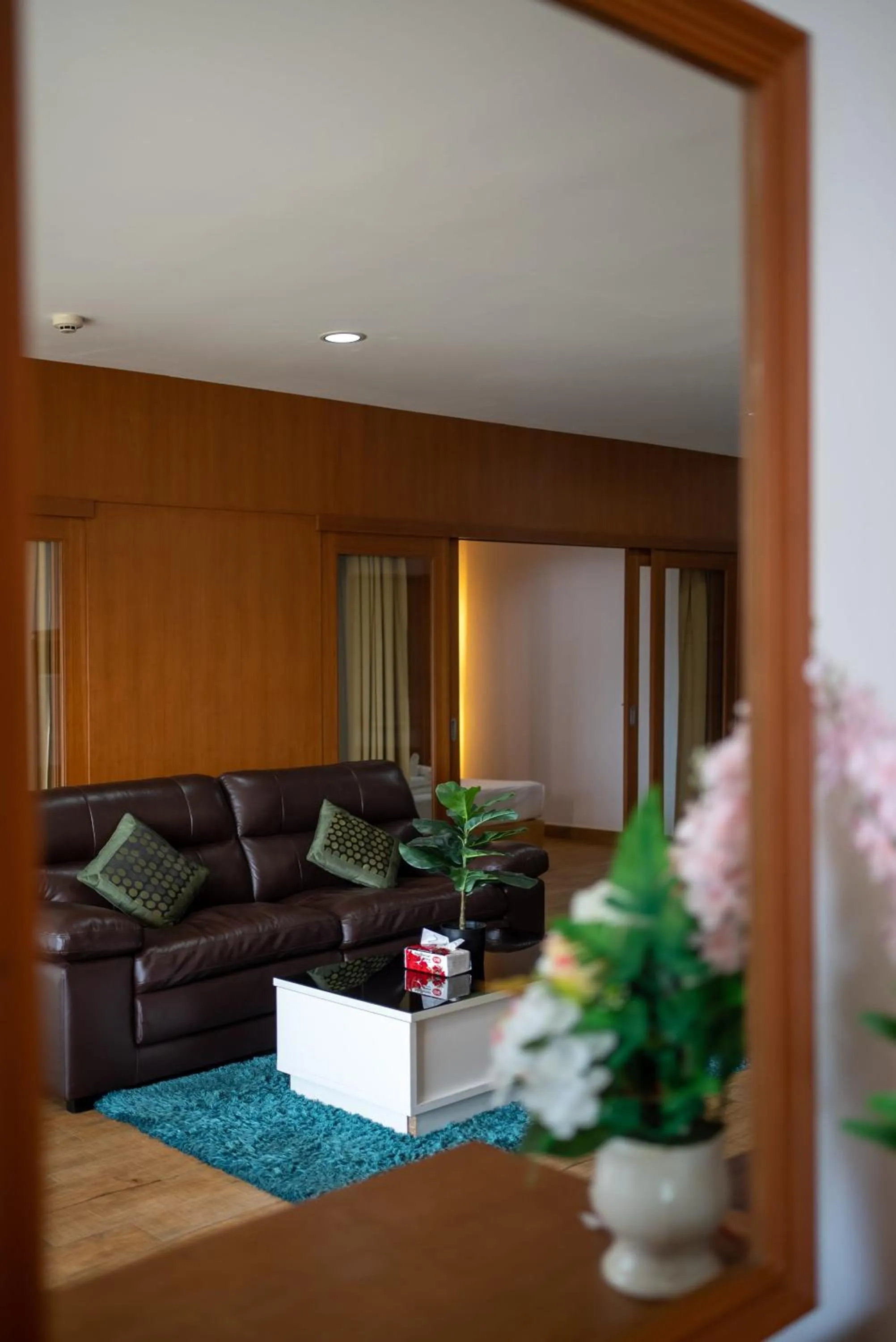 Seating area in VTSIX at View Talay 6