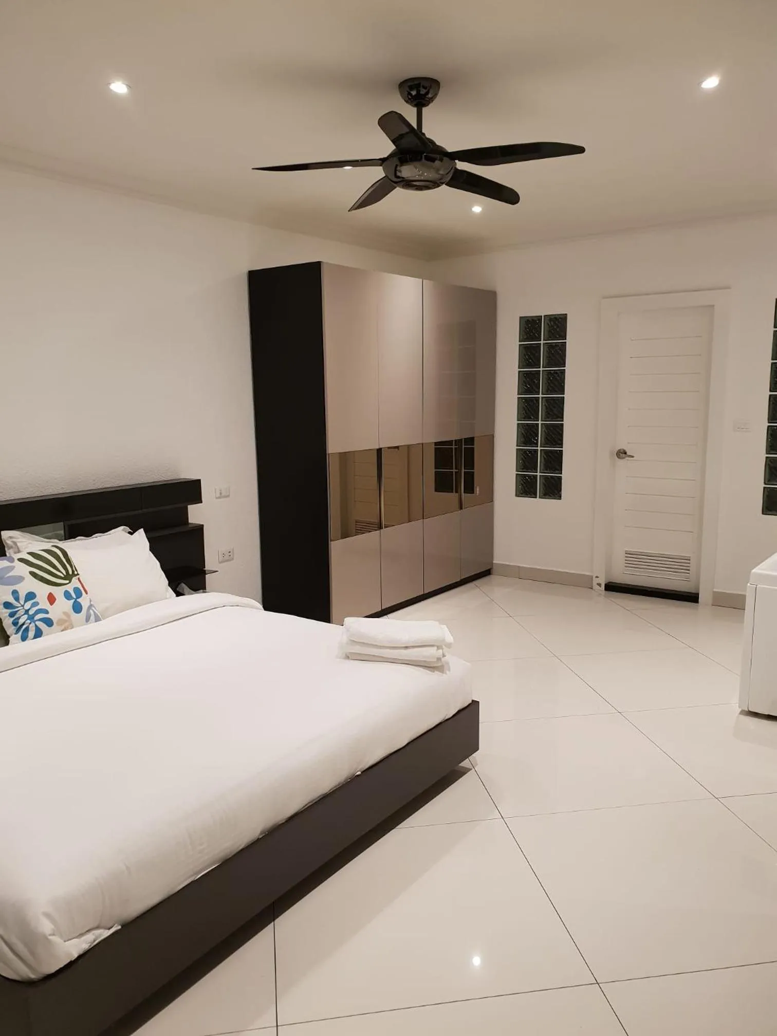 Bed in VTSIX at View Talay 6