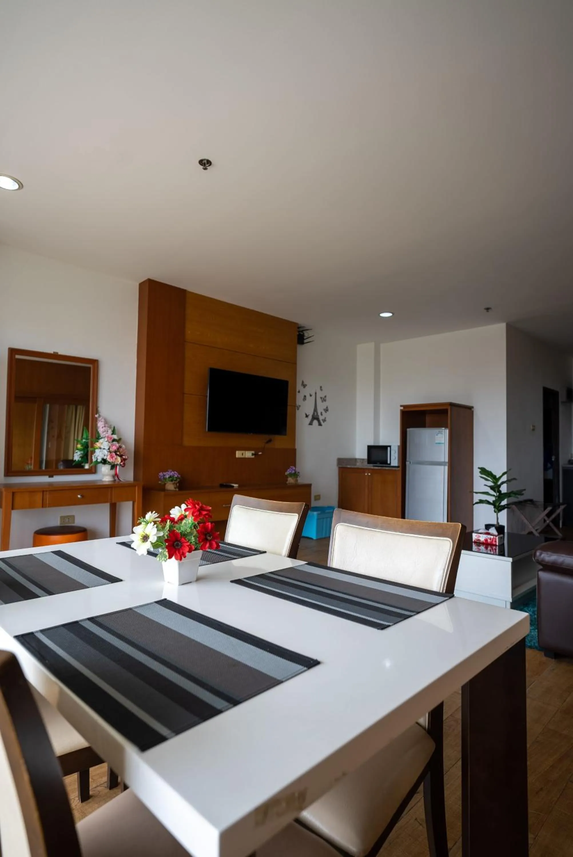 Dining area in VTSIX at View Talay 6