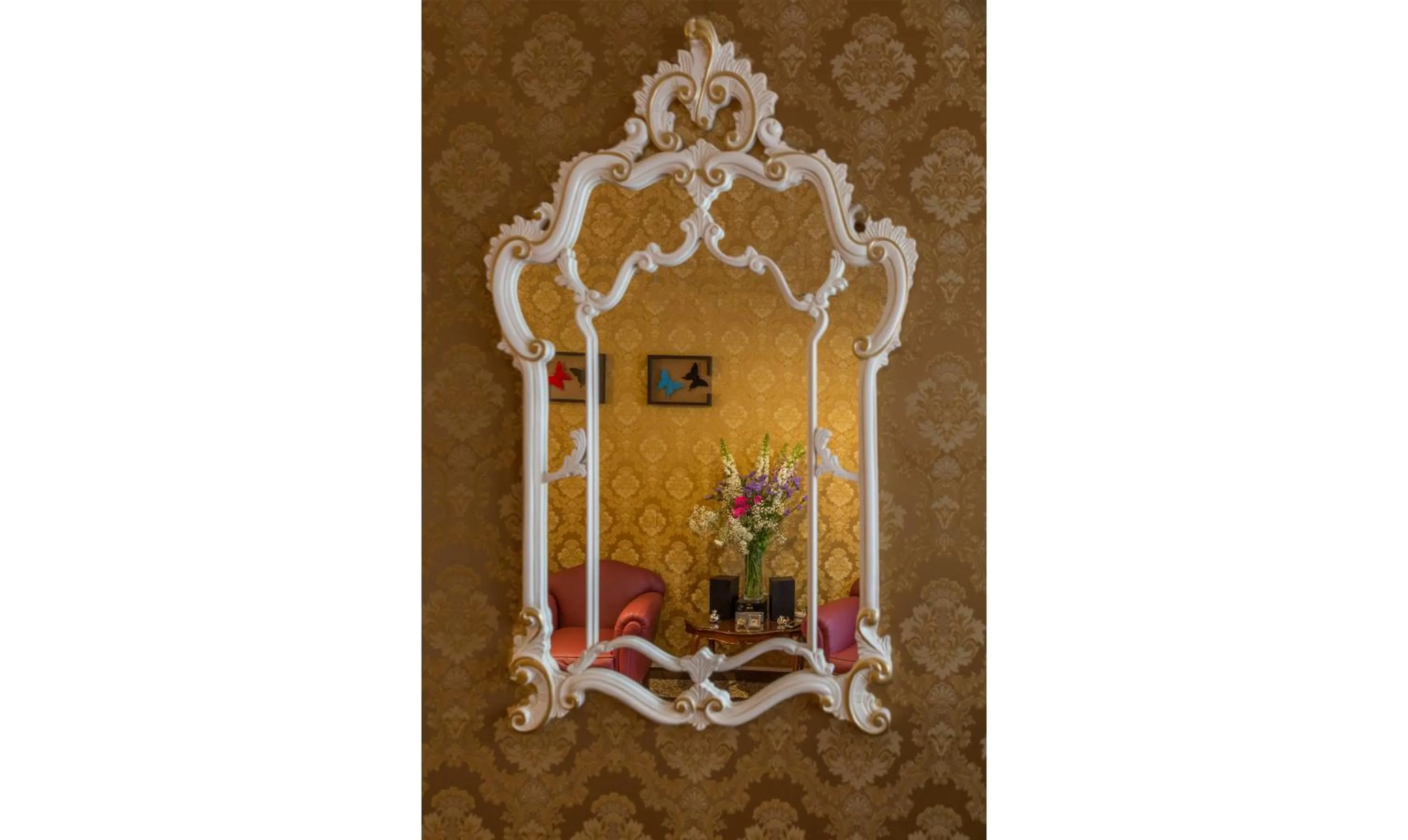 Decorative detail in Venice Luxury -Friendly Venice Suites