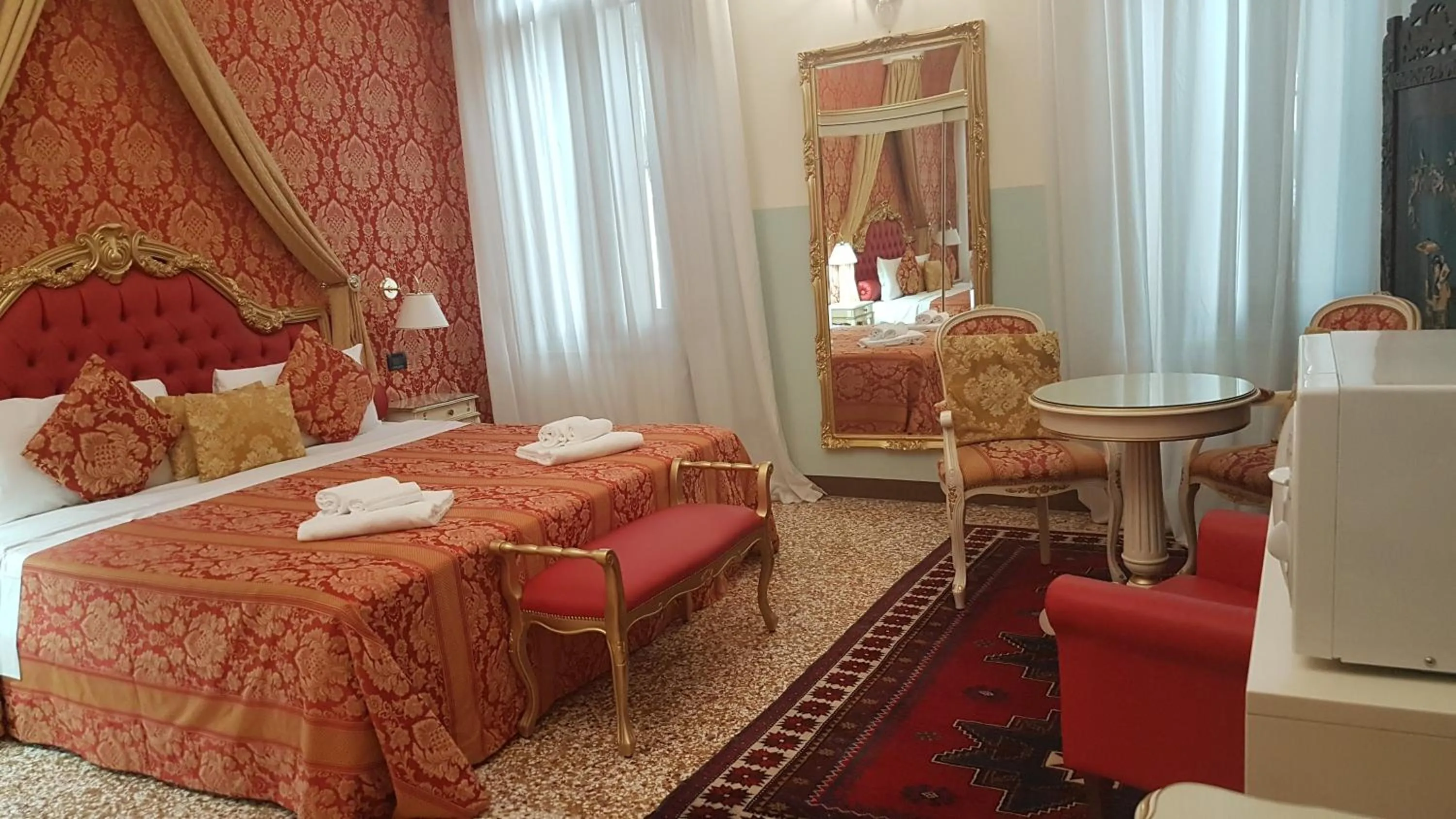 Bed in Venice Luxury -Friendly Venice Suites