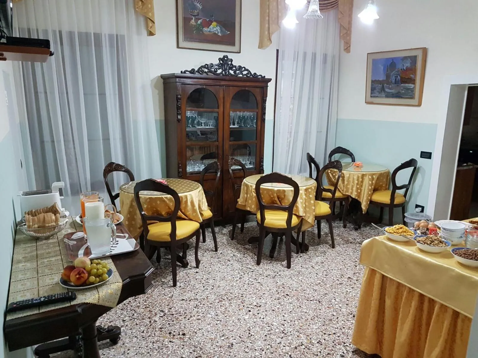 Food and drinks in Venice Luxury -Friendly Venice Suites