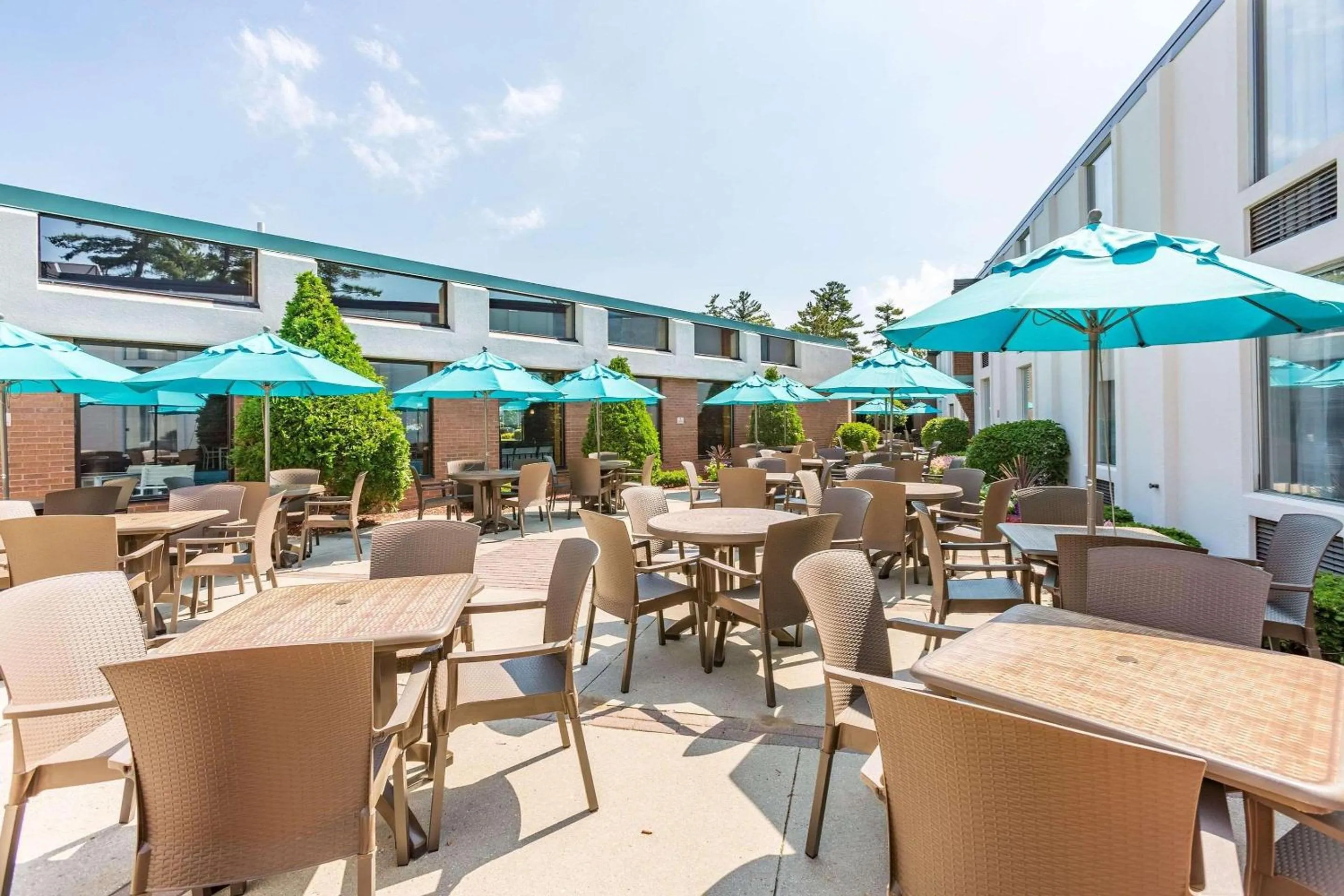 Property building in Country Inn & Suites by Radisson, Traverse City, MI