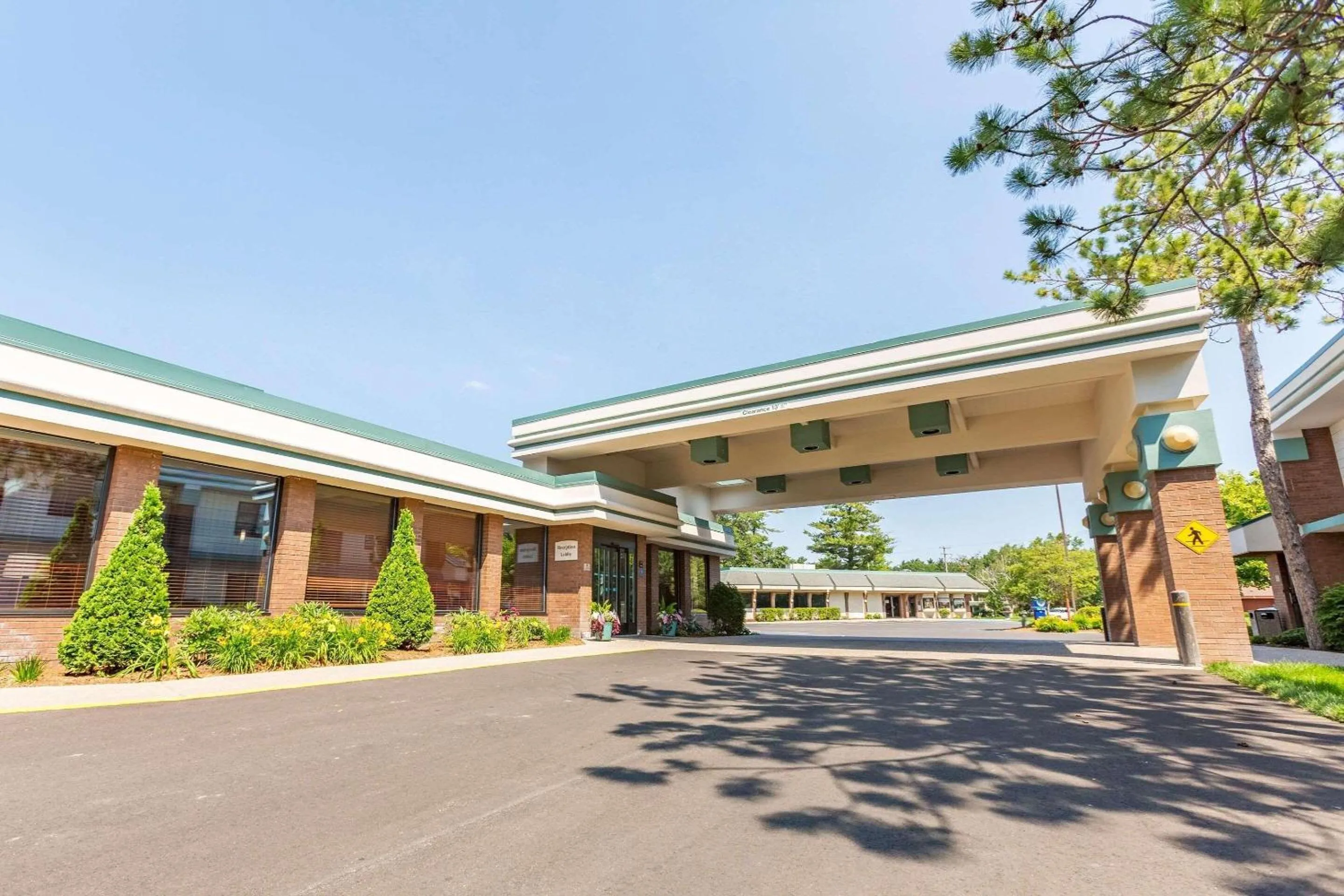 Property building in Country Inn & Suites by Radisson, Traverse City, MI