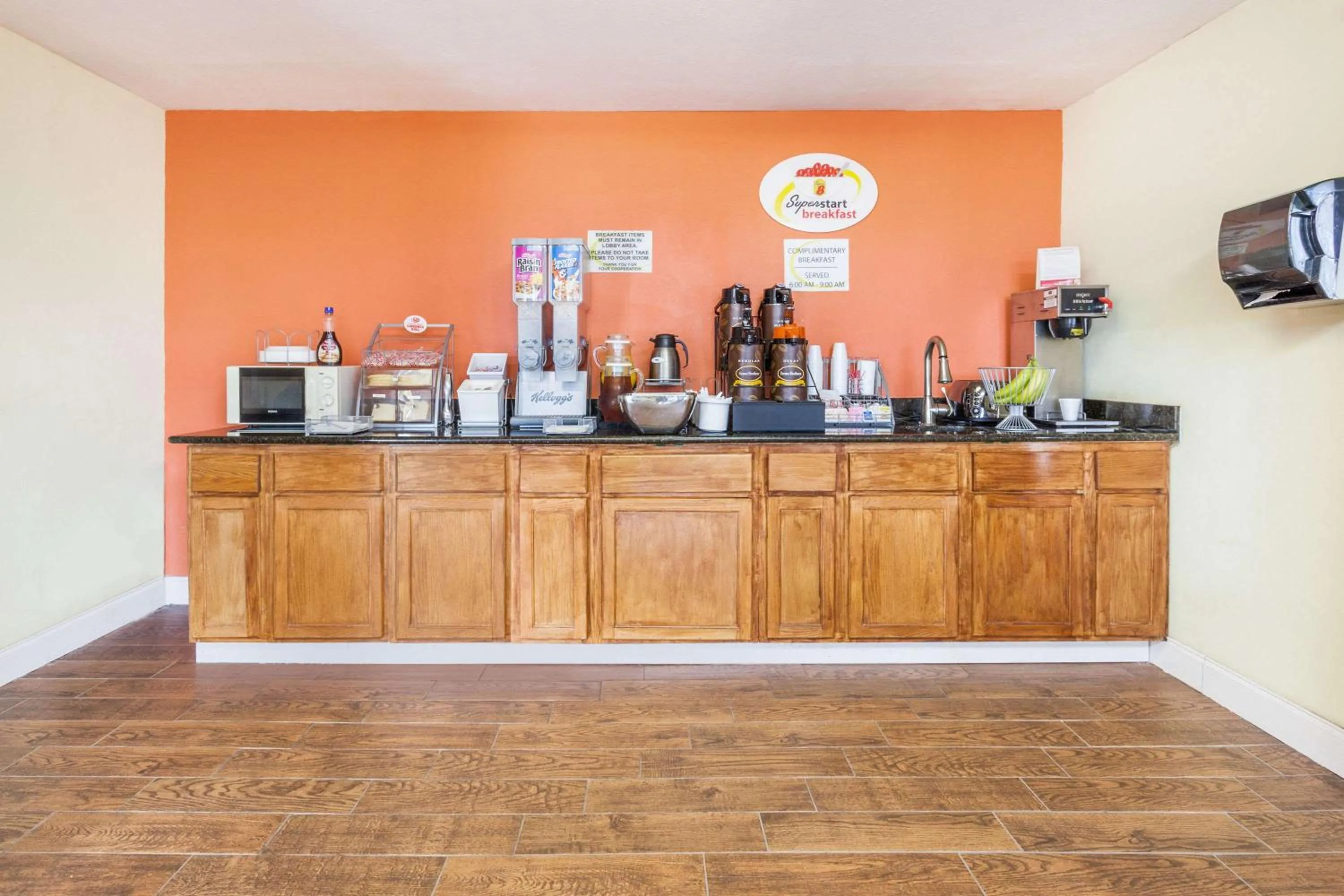 Restaurant/places to eat in Super 8 by Wyndham Brookhaven