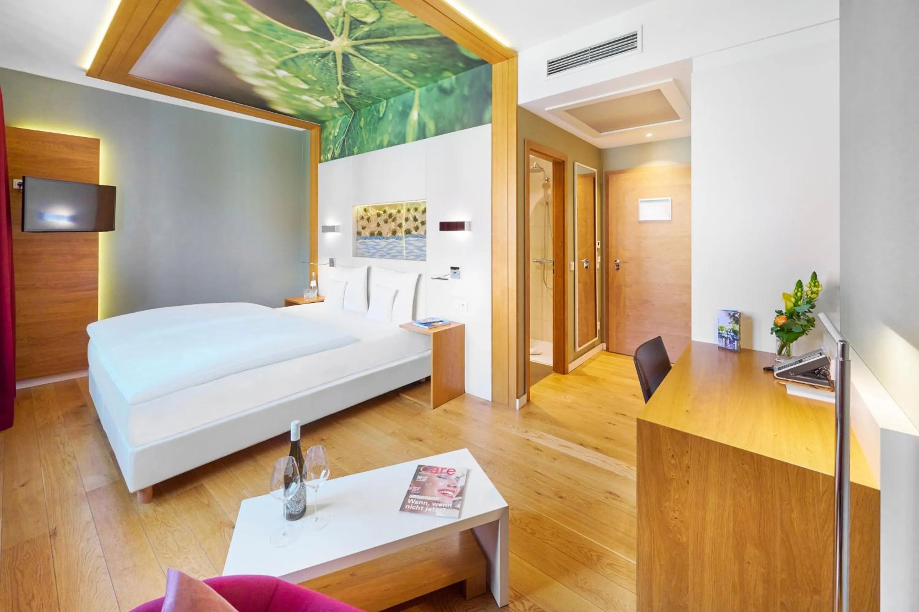 Photo of the whole room, Bed in Kaisergarten Hotel Deidesheim