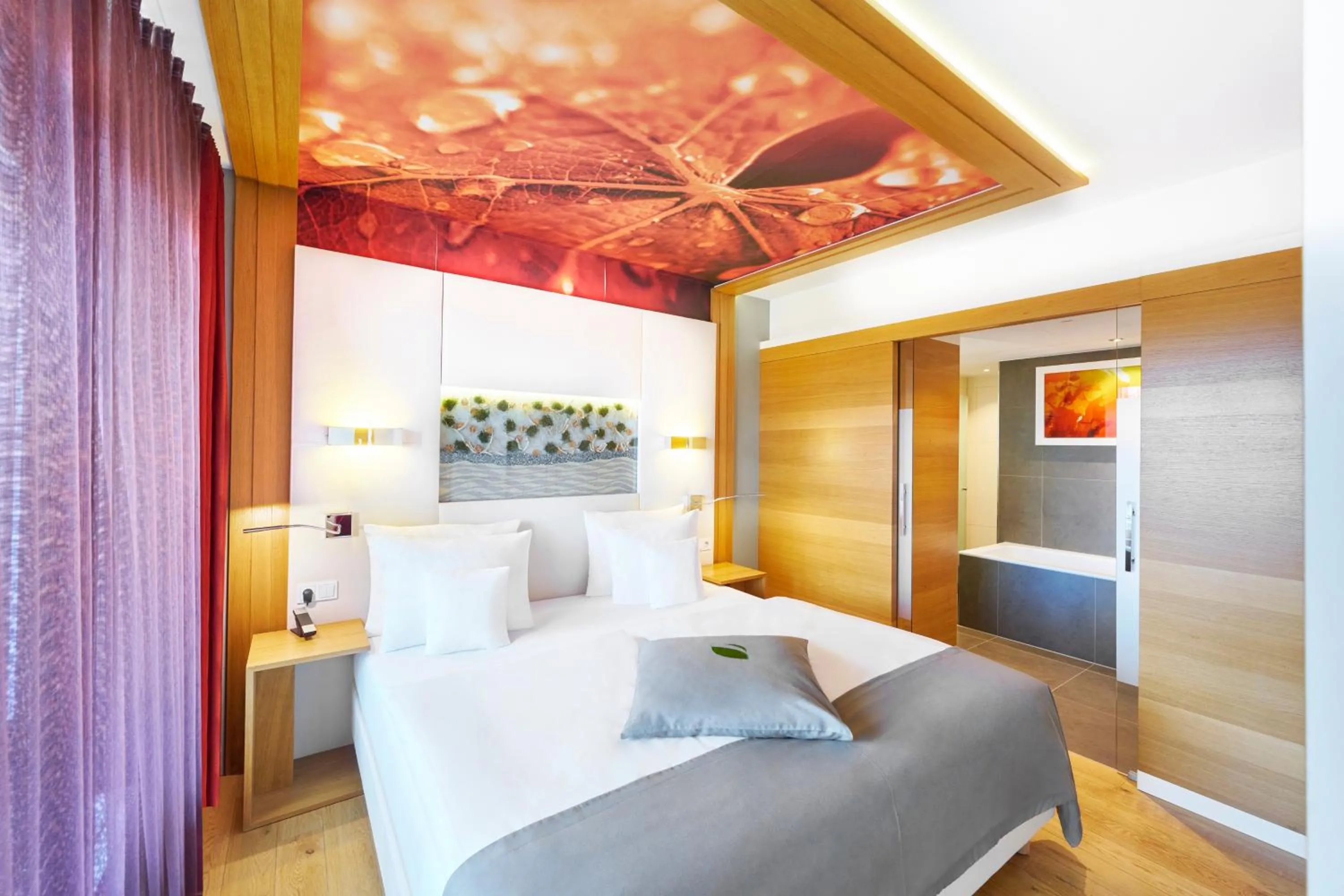 Photo of the whole room, Bed in Kaisergarten Hotel Deidesheim