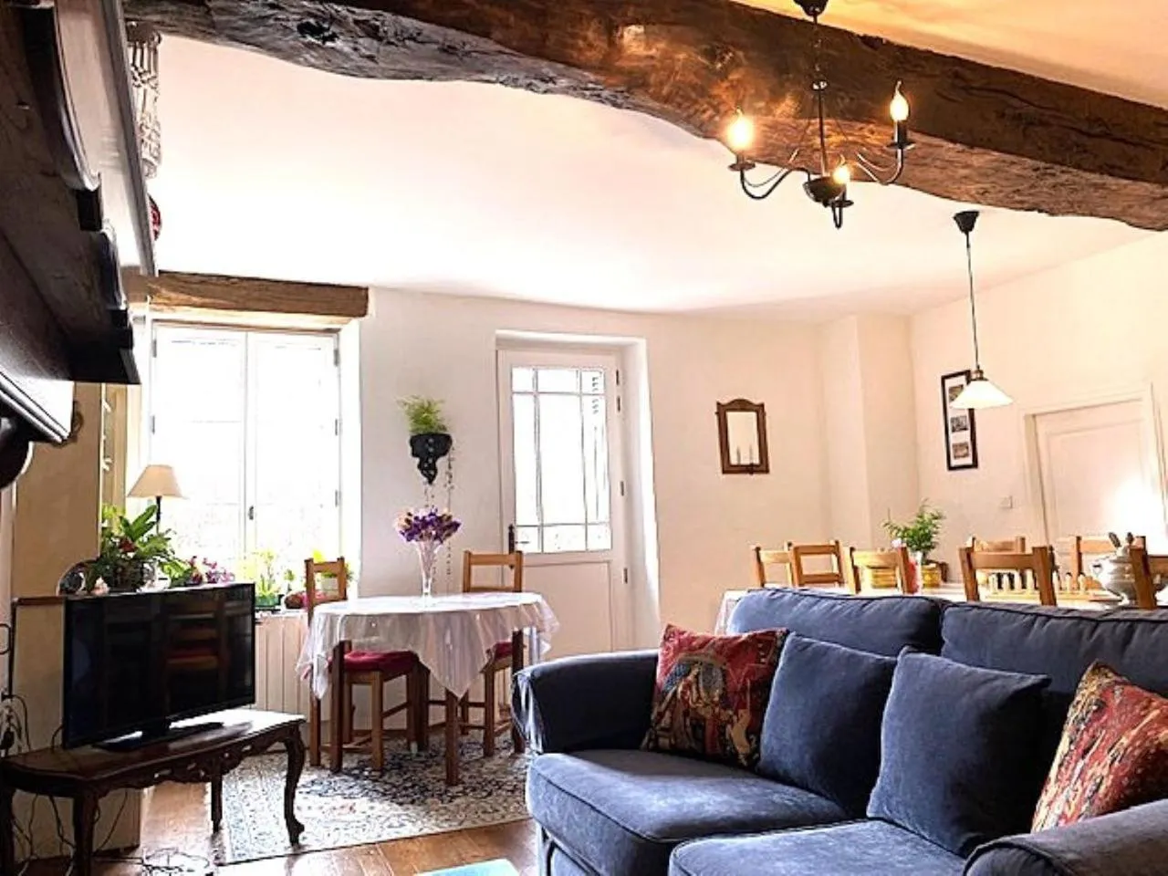 Communal lounge/ TV room in Chez Providence Chambres et Table d'Hôtes