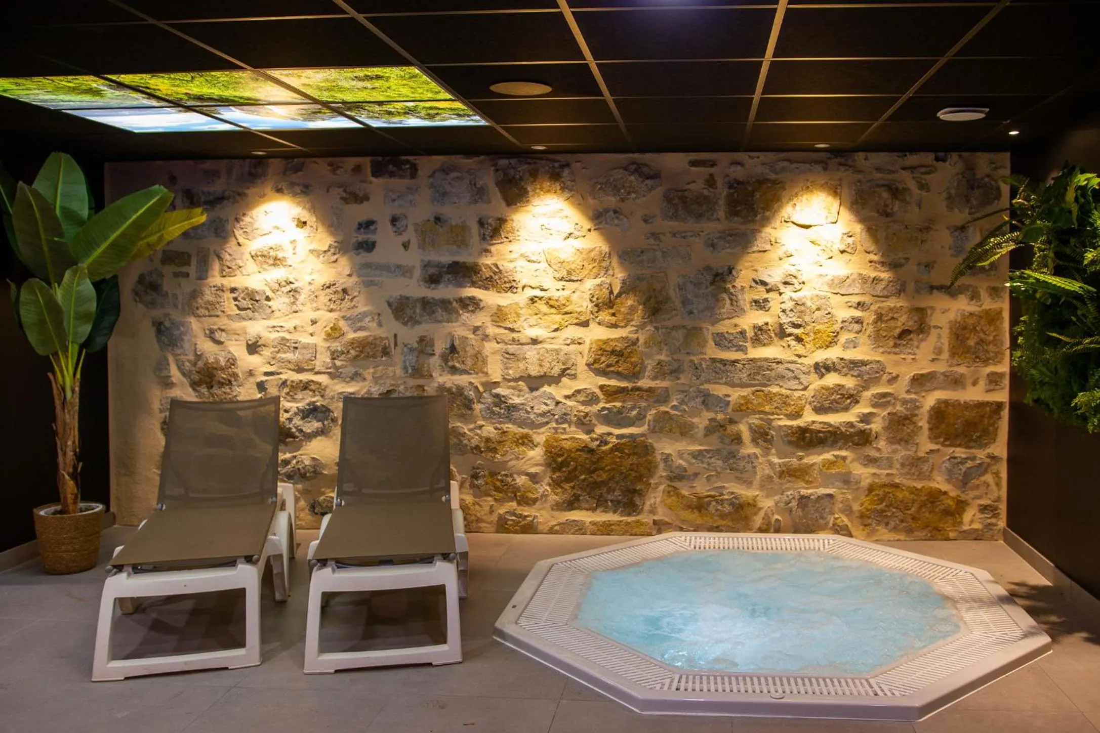 Hot Tub in Camping RCN Val de Cantobre