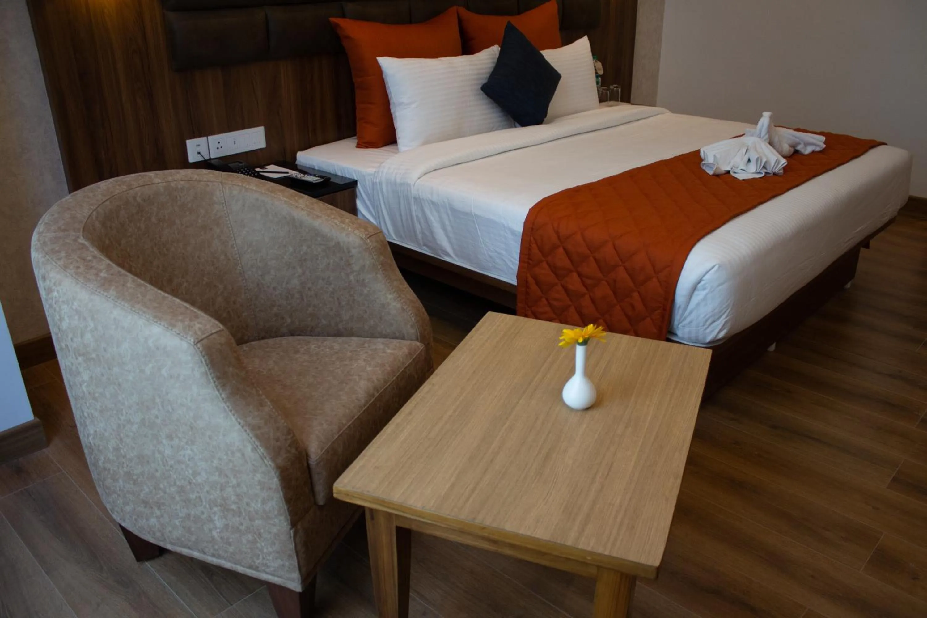 Bedroom, Bed in Shivas Galaxy Hotel