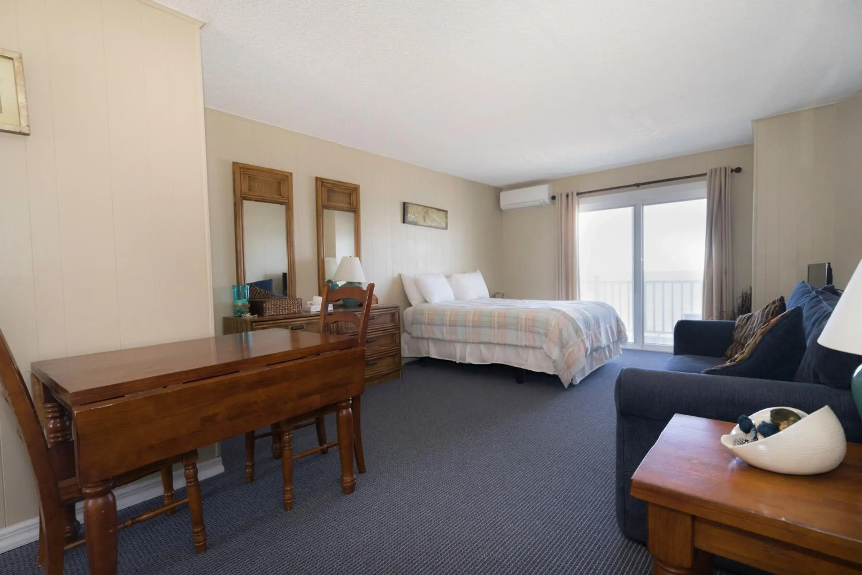 Deluxe Studio Waterfront in The Montauk Soundview Deluxe Studio Waterfront in The Montauk Soundview