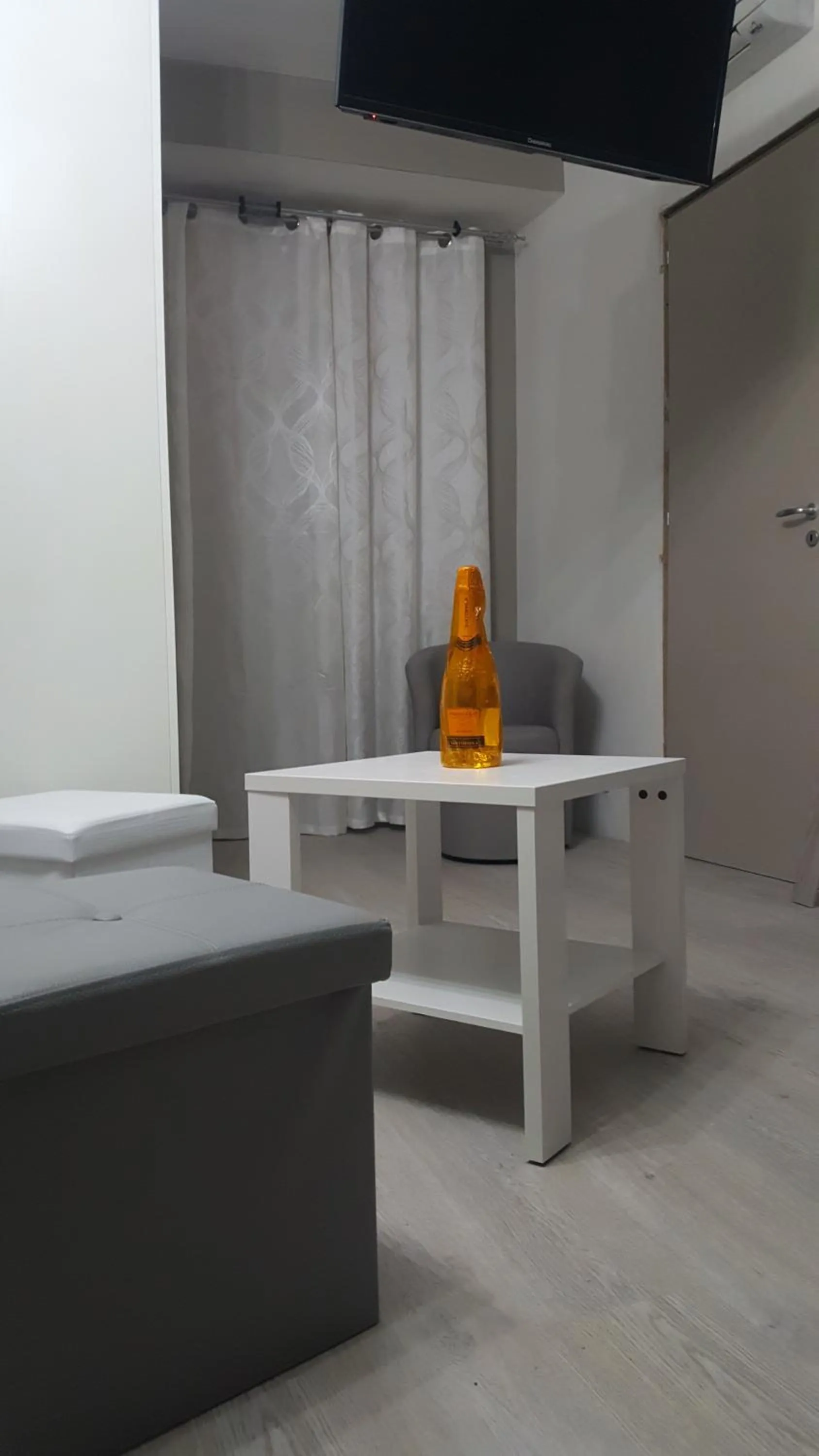 Communal lounge/ TV room in La Casa Dei Sogni