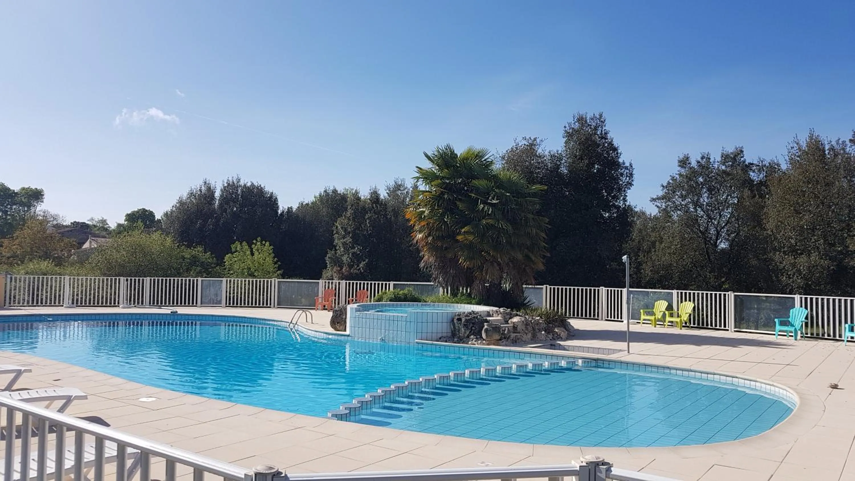 Swimming pool in Les Chênes verts