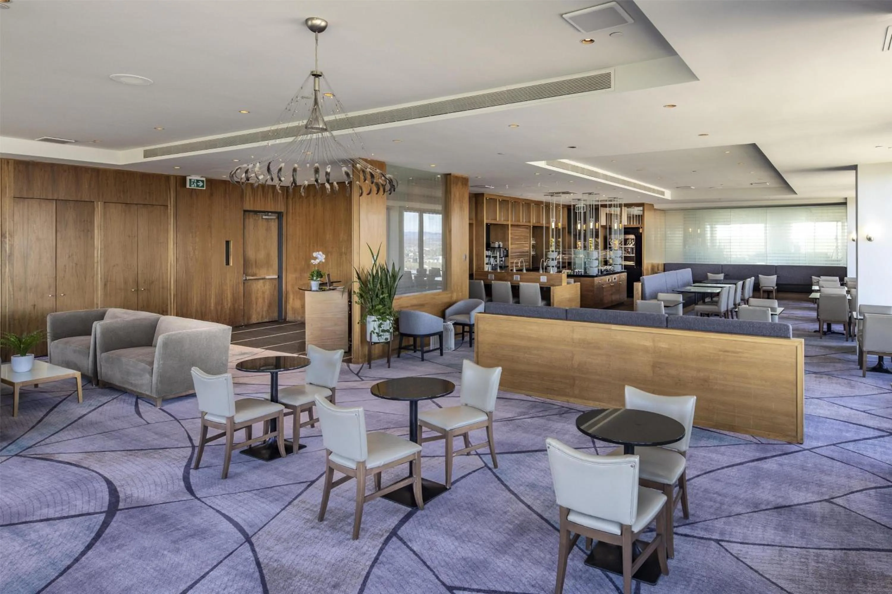 Restaurant/places to eat in Hilton Quebec