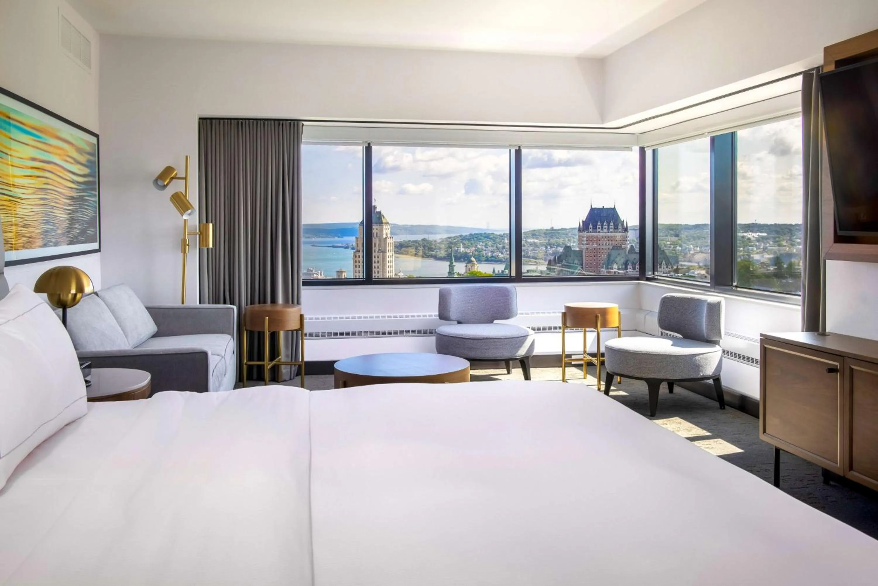 Living room, Bed in Hilton Quebec