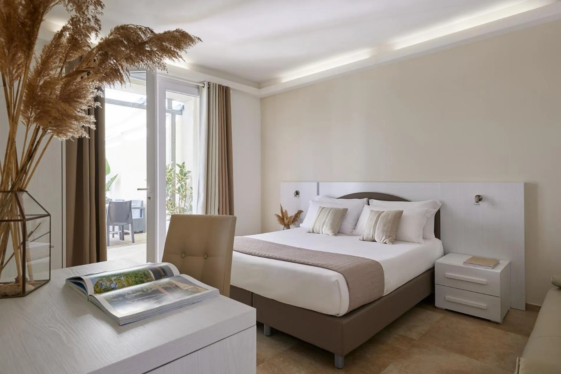 Bed in Golden Apartments