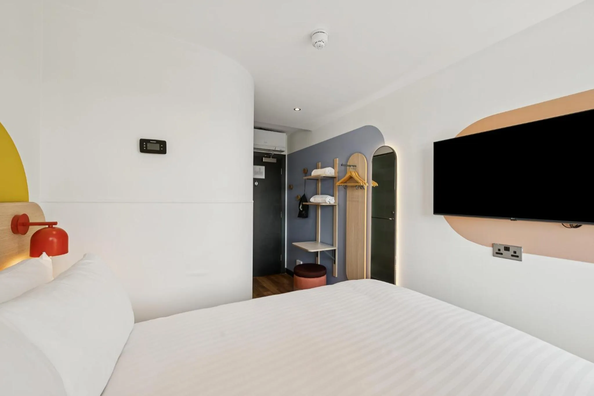 Bedroom, Bed in Garner Hotel Edinburgh - Haymarket by IHG