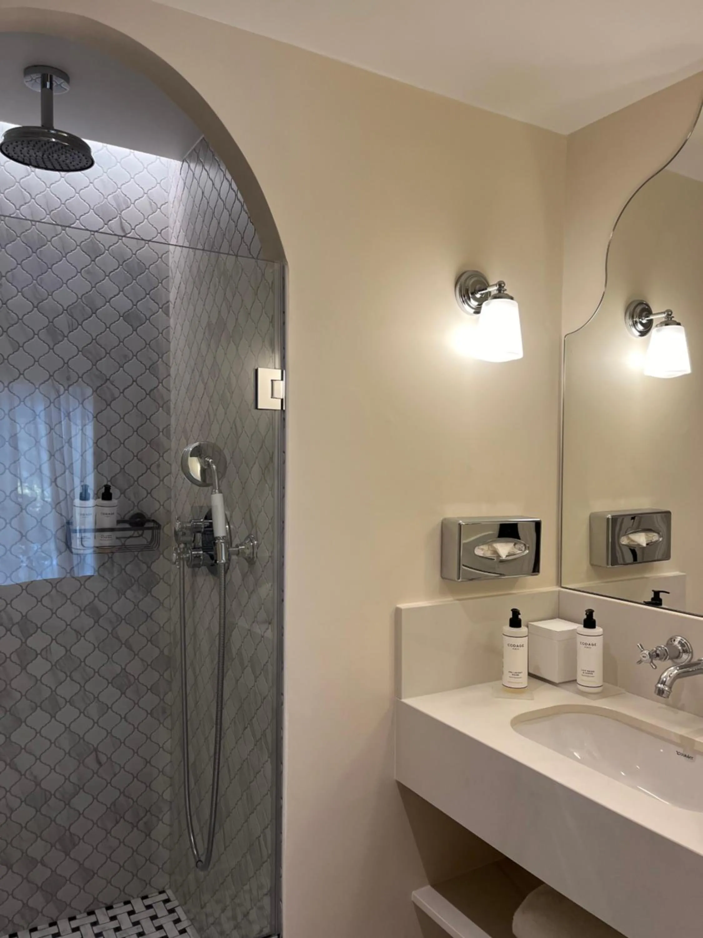 Bathroom in Hôtel Brighton - Esprit de France