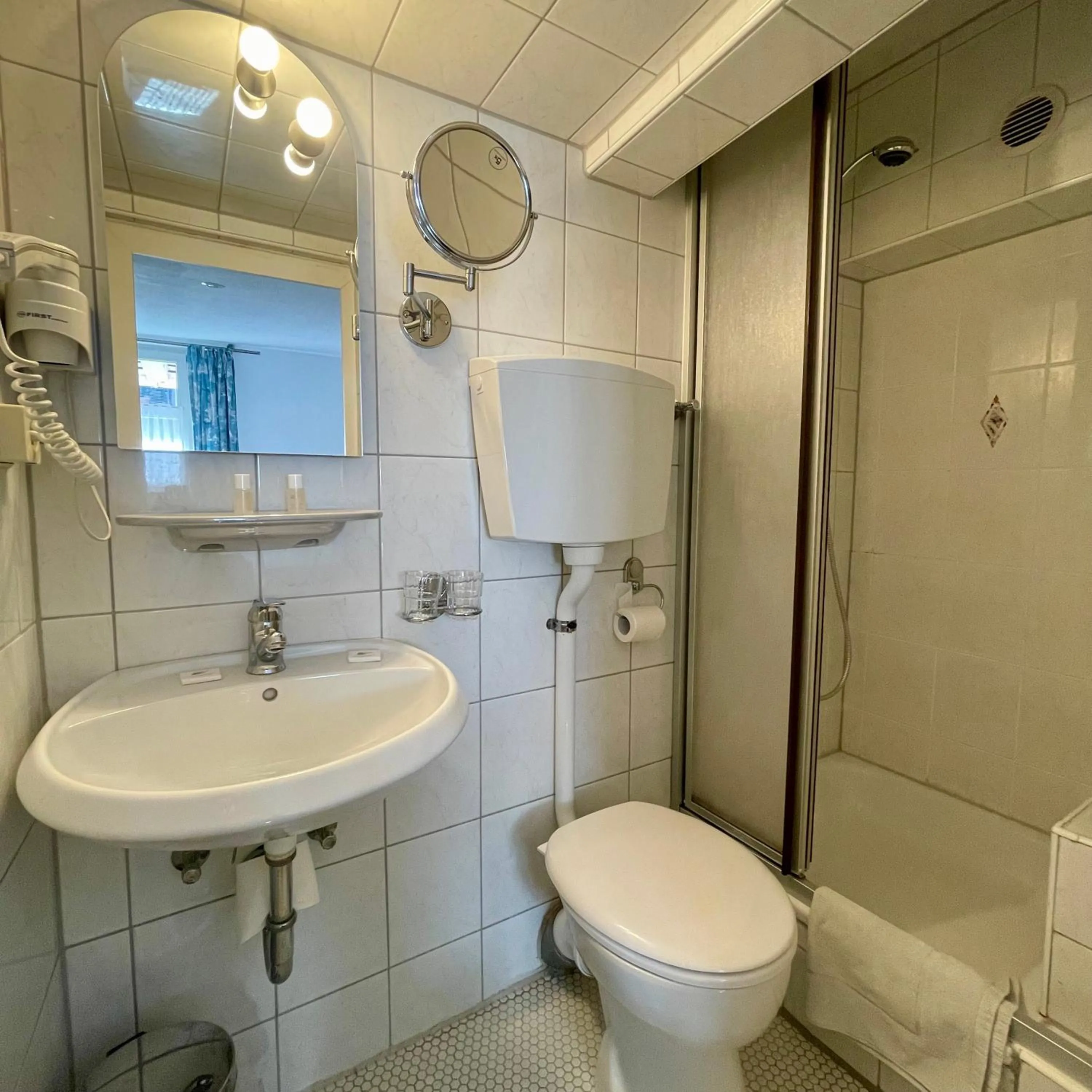 Shower in Hotel Gasthof Inselgraben garni