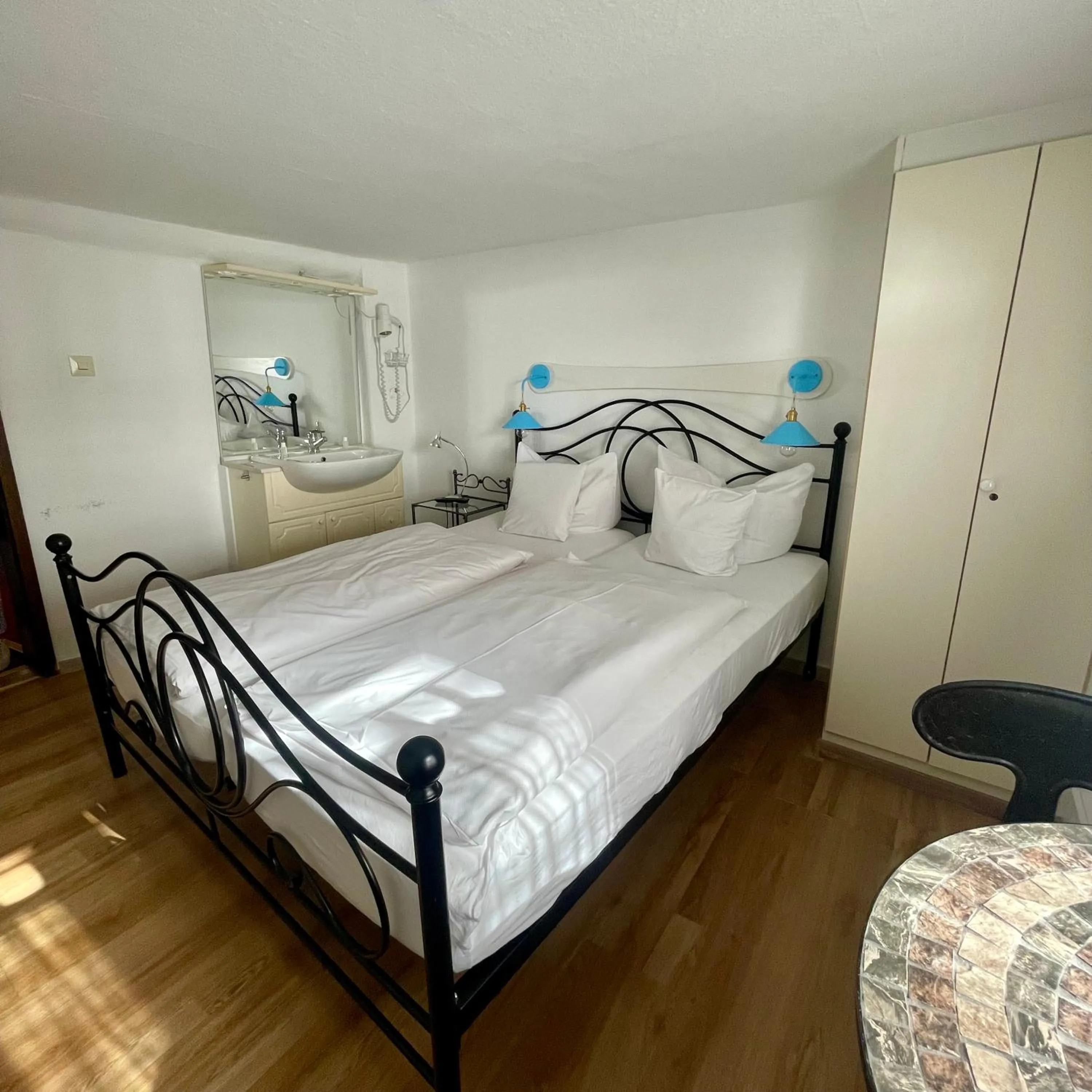 Bed in Hotel Gasthof Inselgraben garni