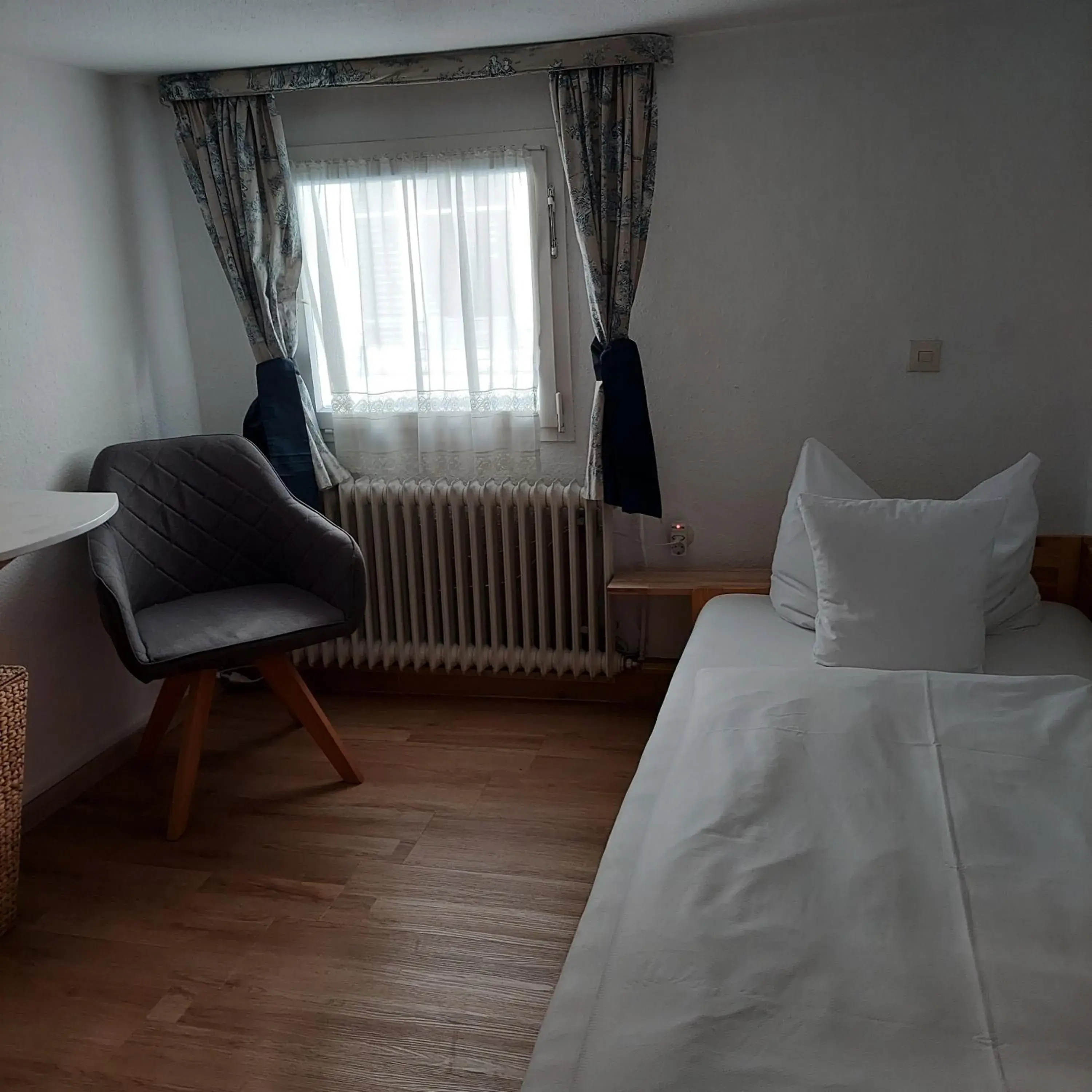 Single Room with external shared WC and Shower in Hotel Gasthof Inselgraben garni Single Room with external shared WC and Shower in Hotel Gasthof Inselgraben garni