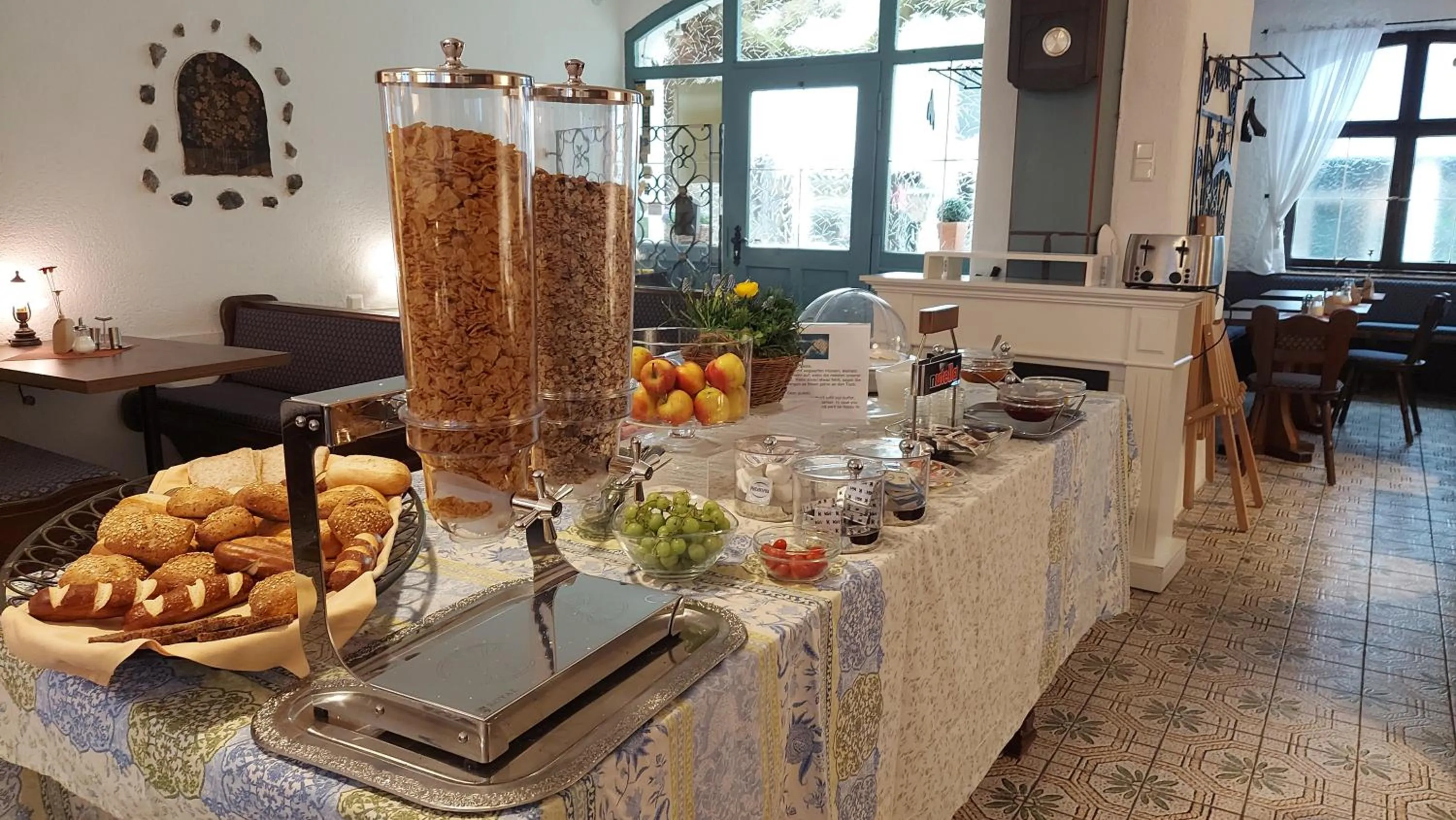 Breakfast in Hotel Gasthof Inselgraben garni