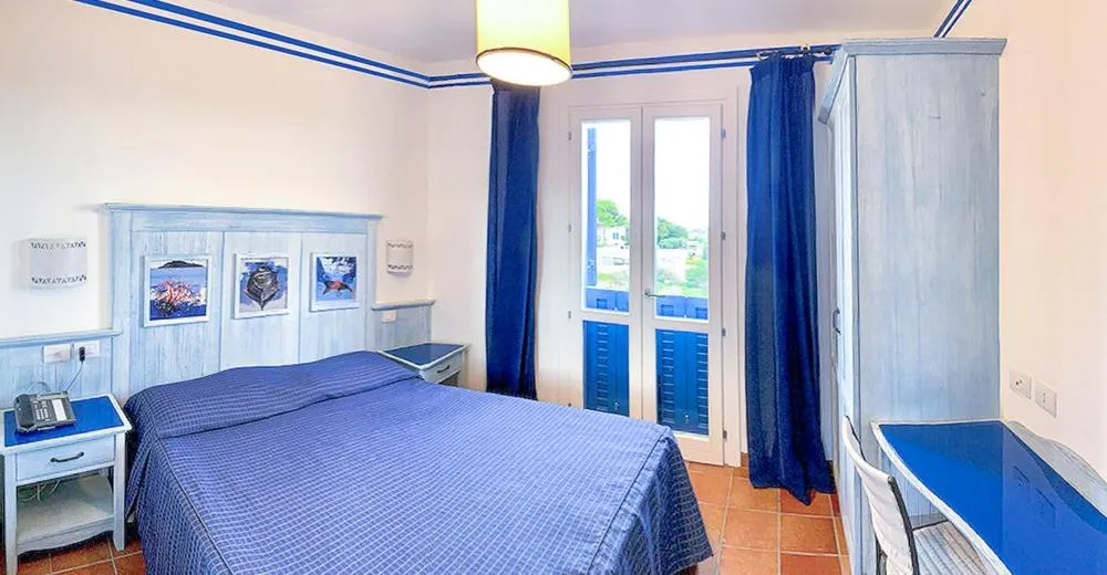 wardrobe, Bed in Resort Cala La Luna