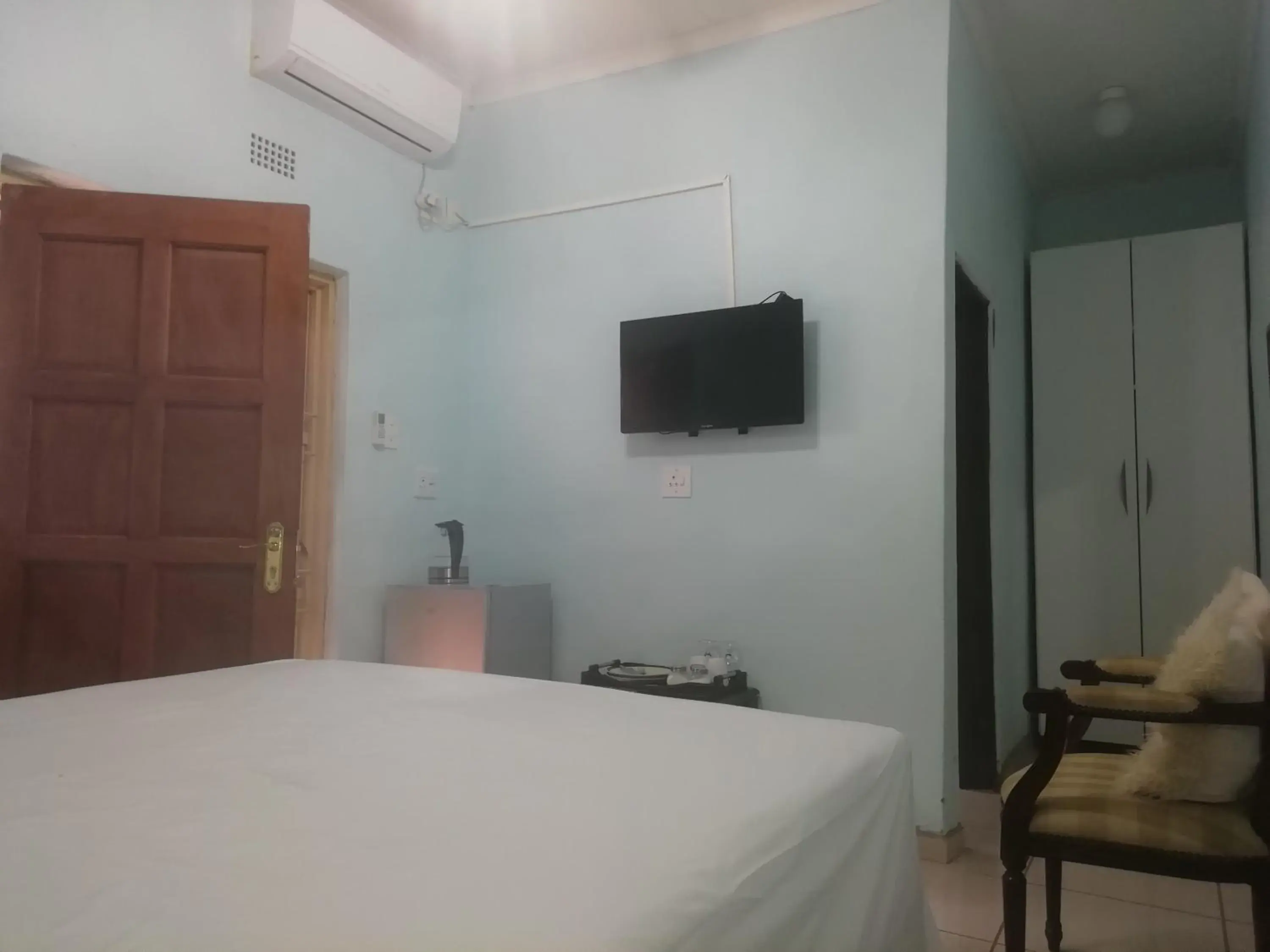 Queen Room - single occupancy in Ankuweni Guest house Queen Room - single occupancy in Ankuweni Guest house