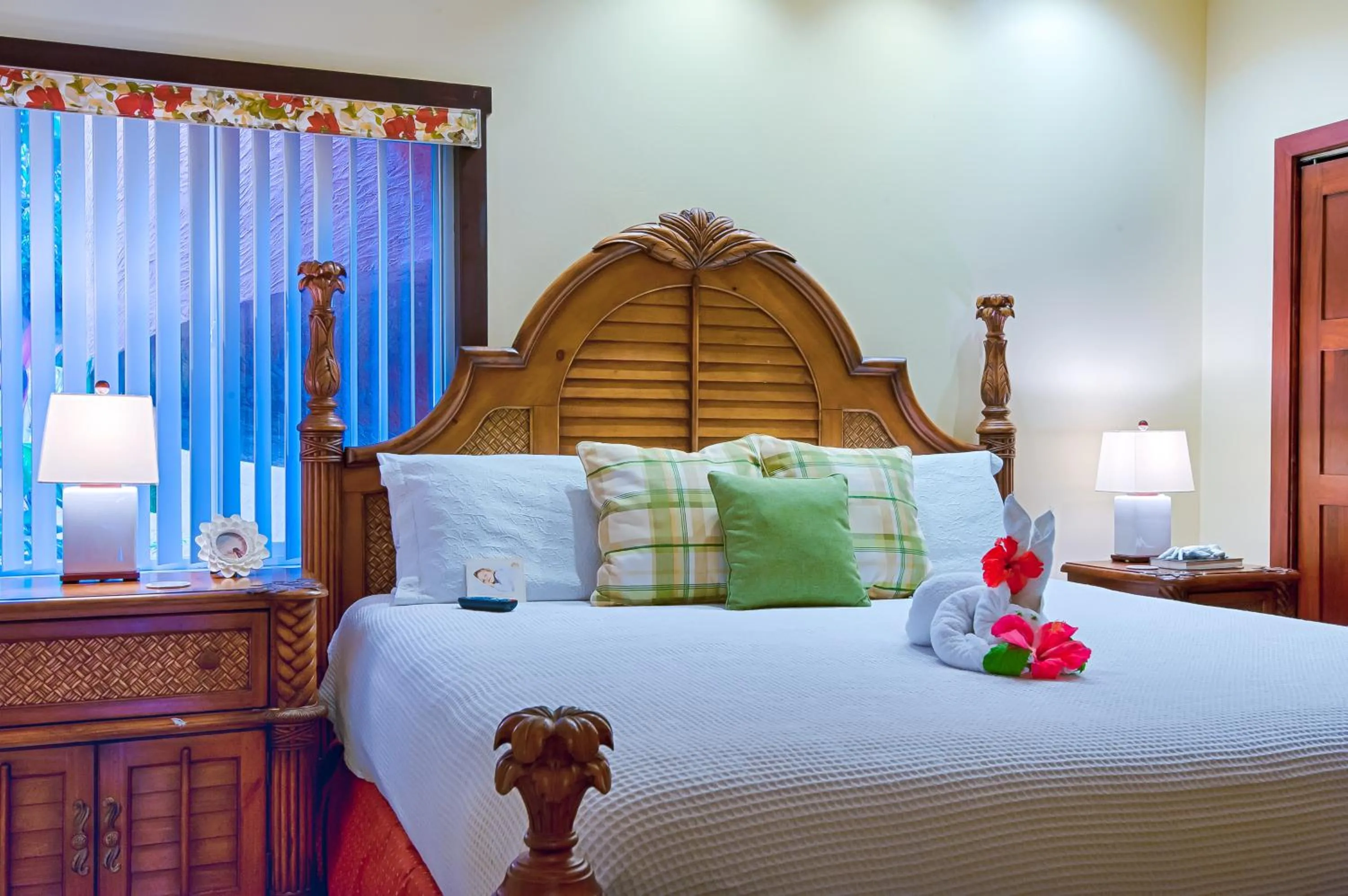 Bed in Infinity Bay Spa & Beach Resort