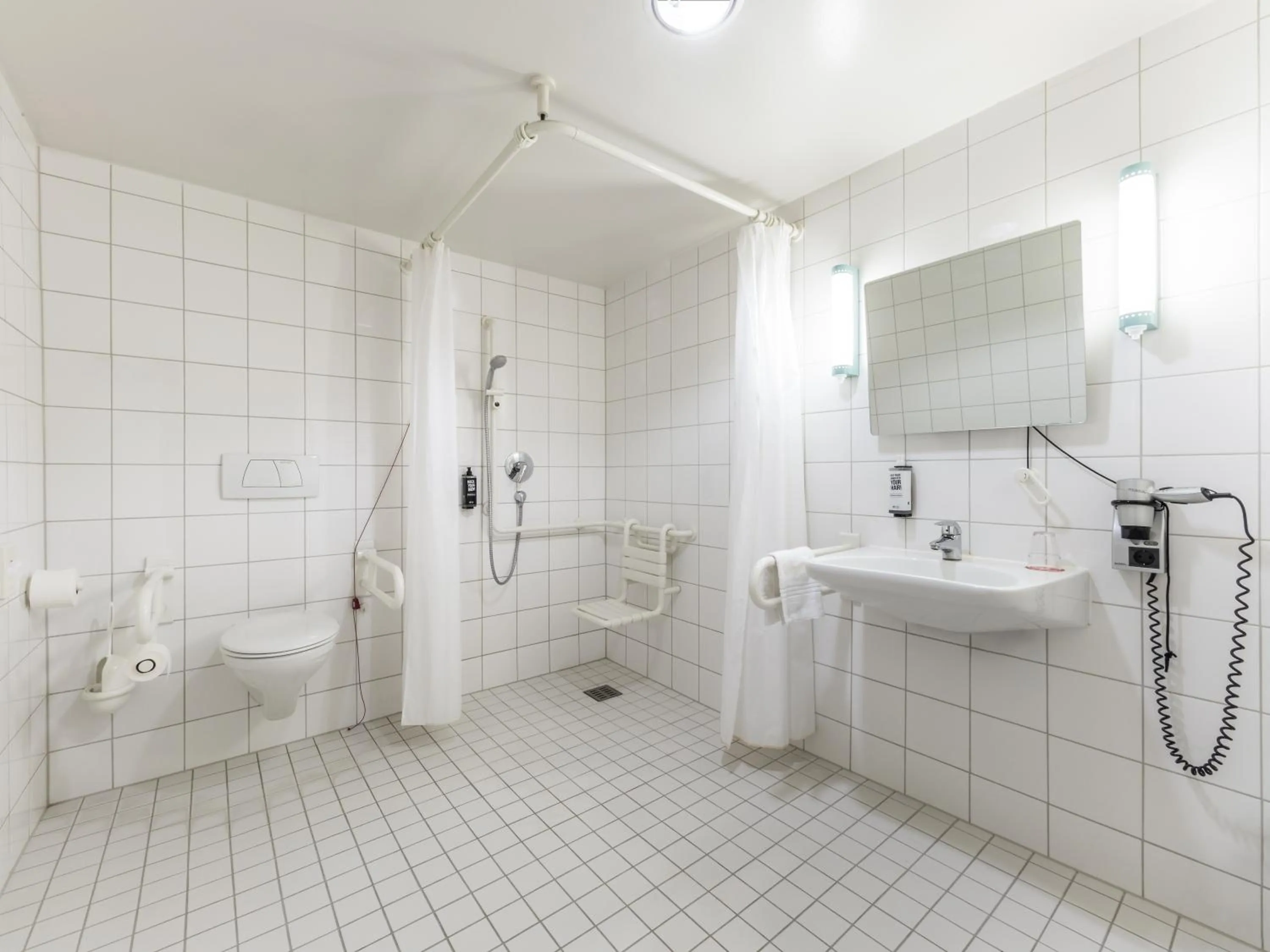 Bathroom in ibis Stuttgart Centrum