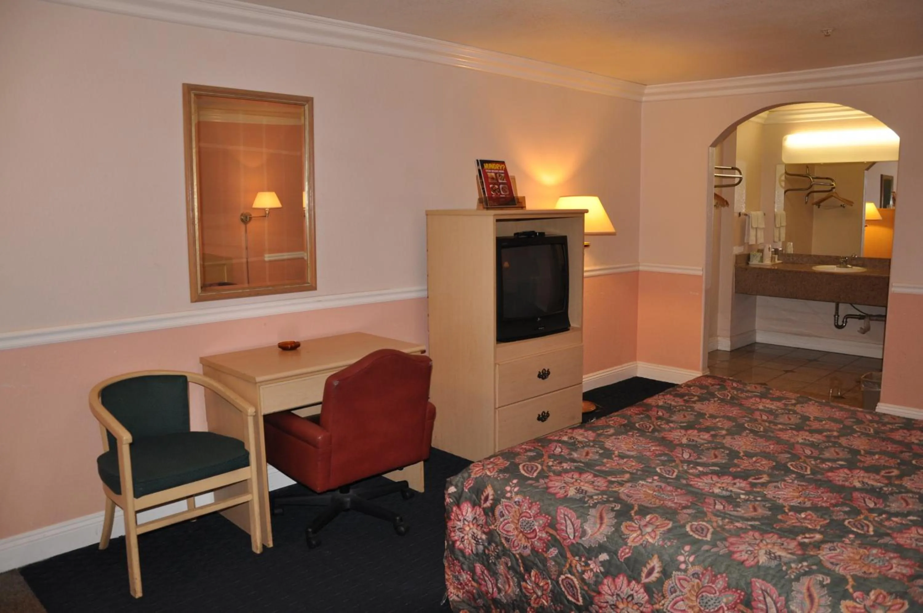 Photo of the whole room, Bed in Super 8 by Wyndham Hayward Downtown