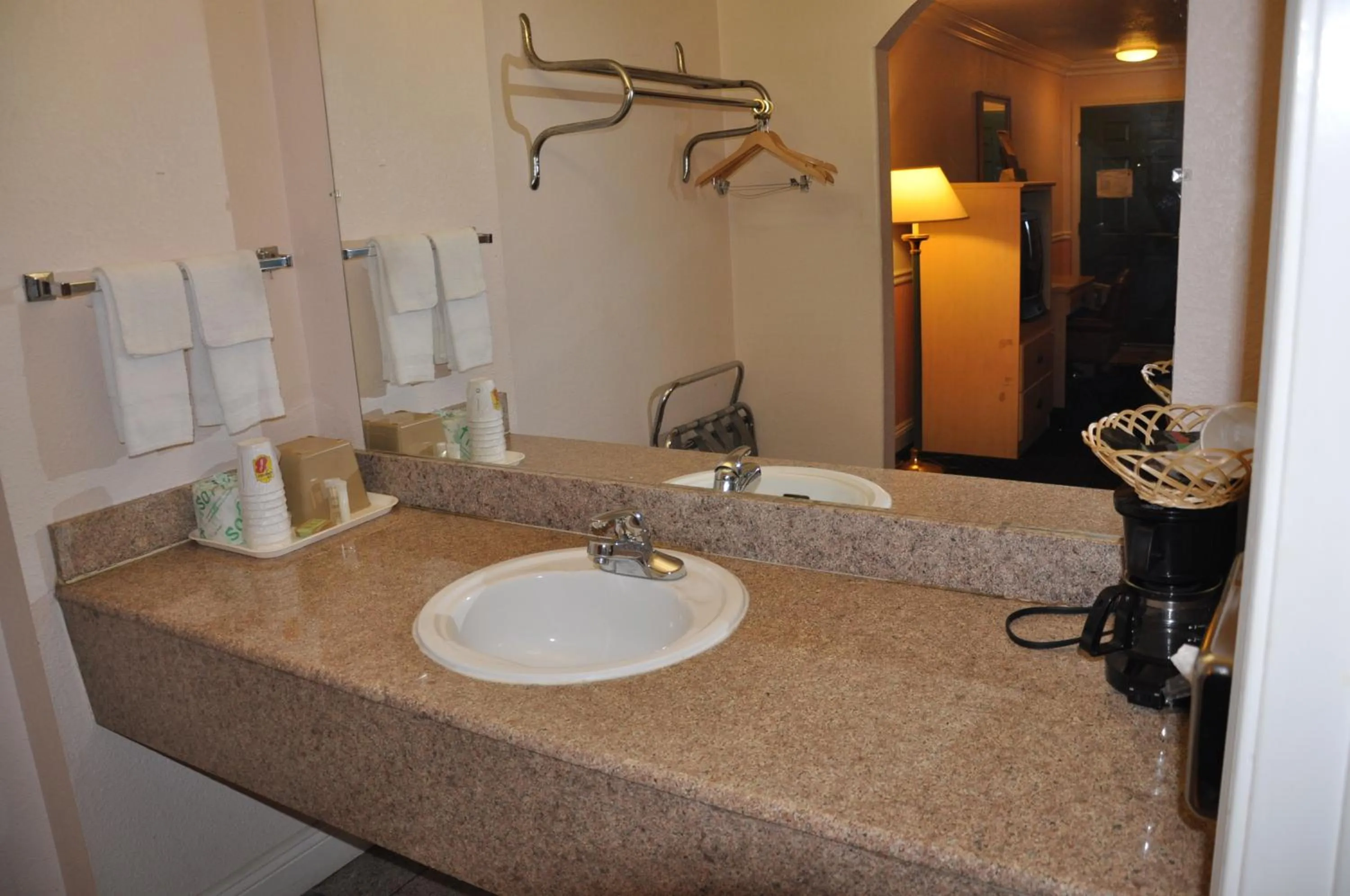 Coffee/tea facilities in Super 8 by Wyndham Hayward Downtown