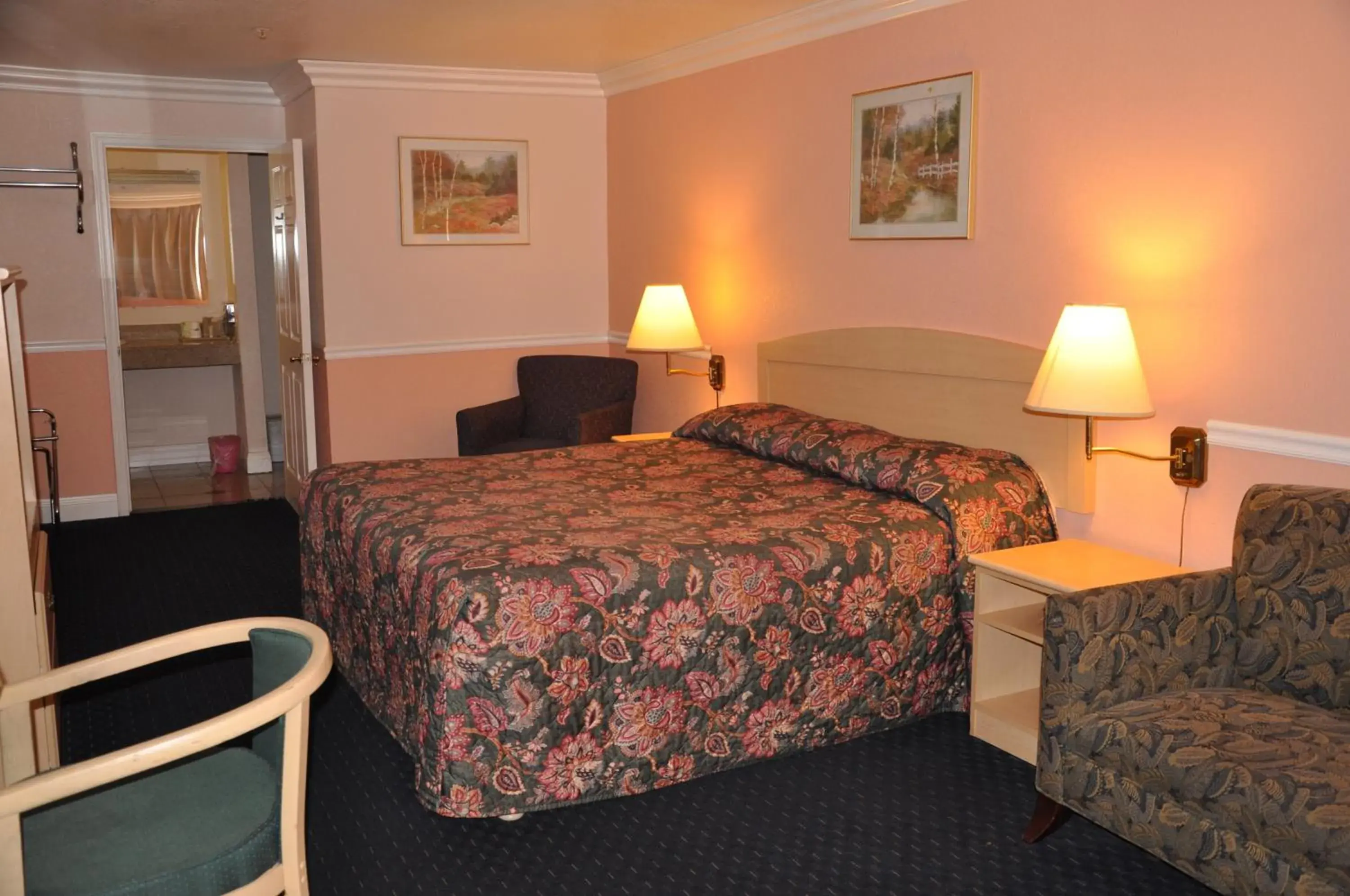 King Room - Smoking in Super 8 by Wyndham Hayward Downtown King Room - Smoking in Super 8 by Wyndham Hayward Downtown