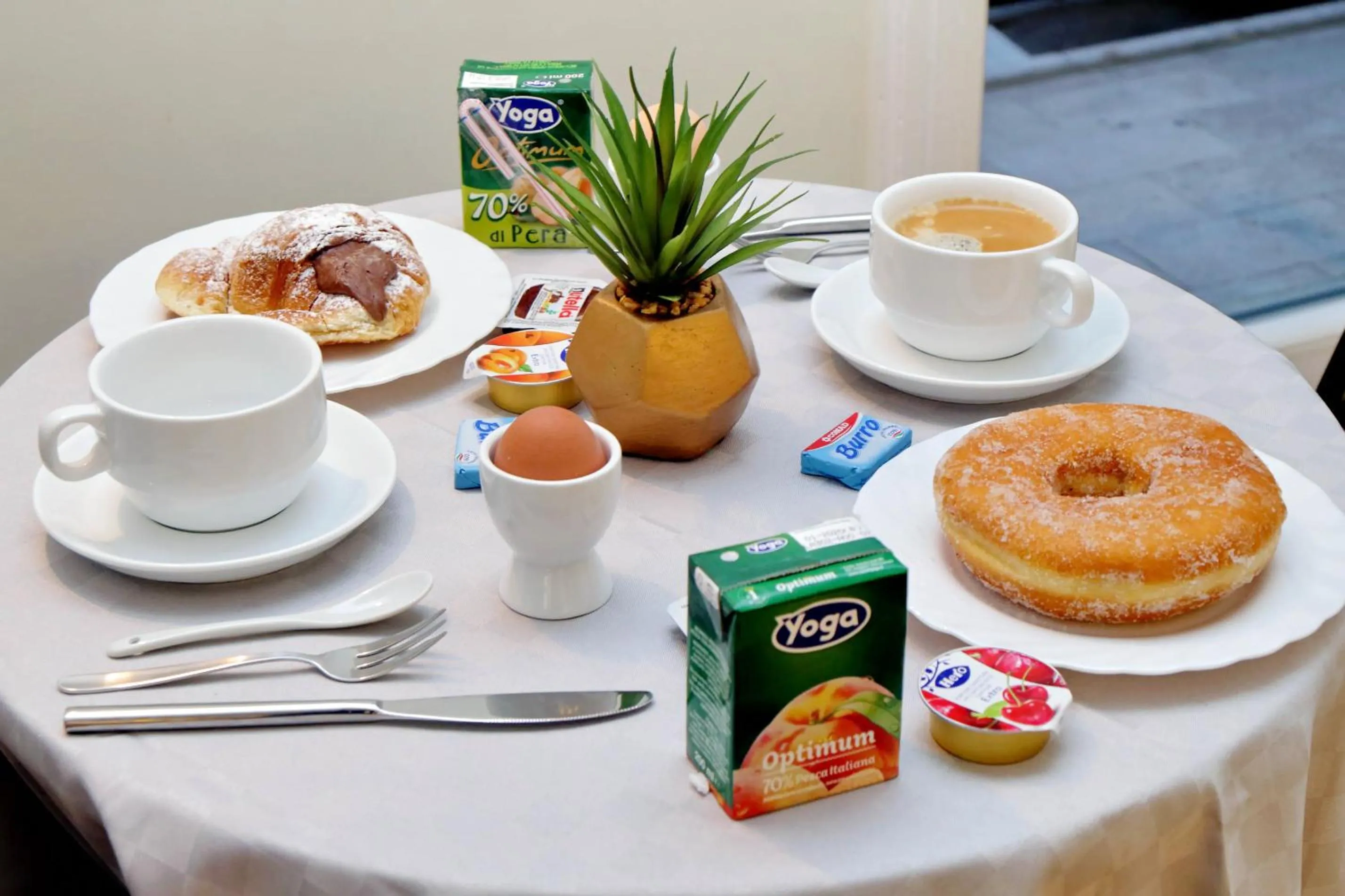 Italian breakfast in Termini Terrace