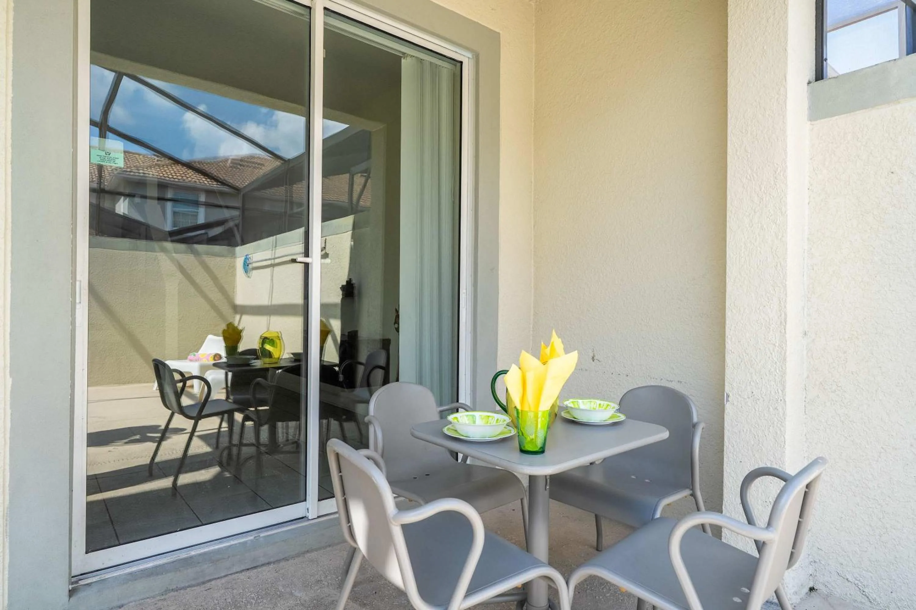 Stunning 5 Bd Home w/ Pool Close to Disney 4822