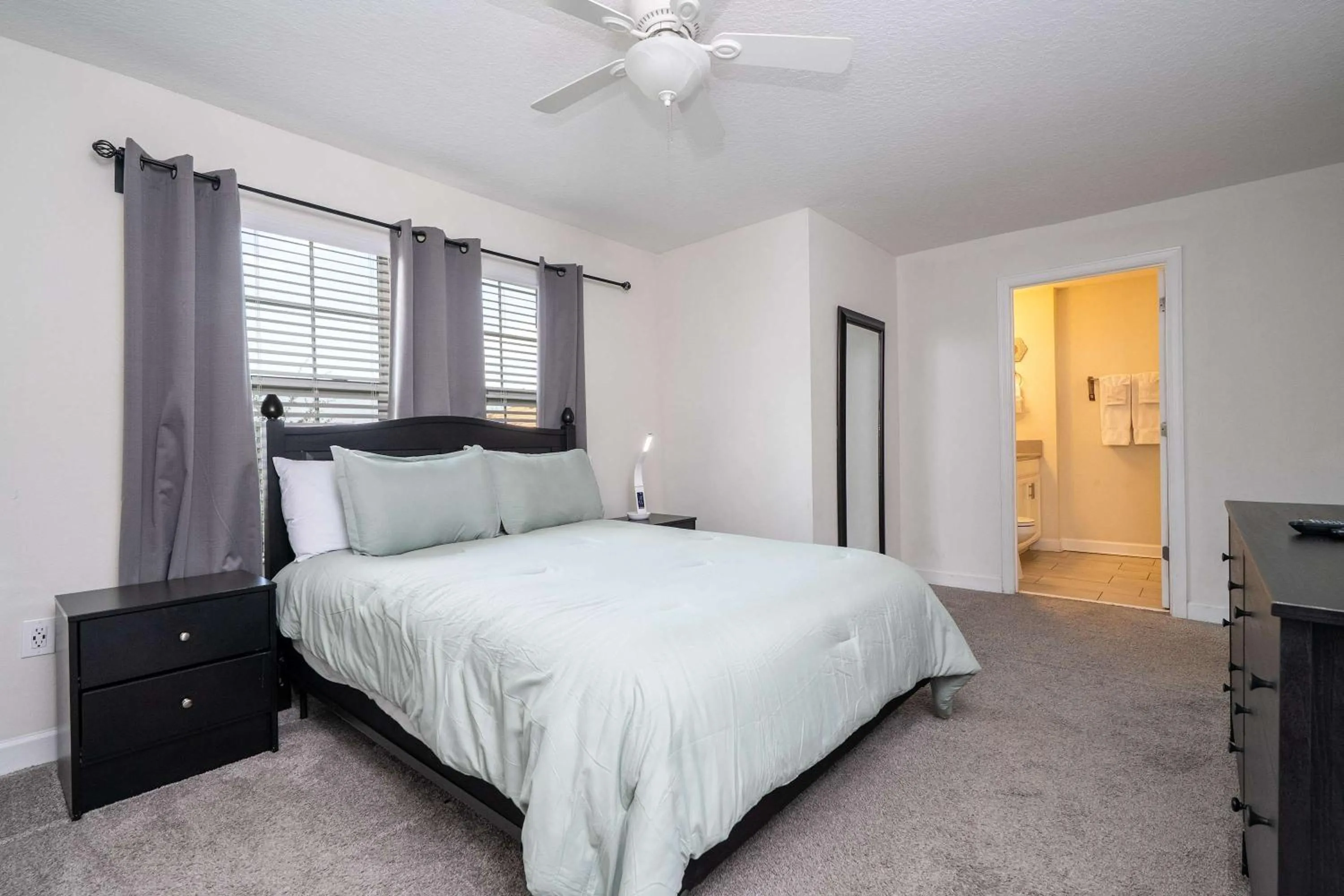 Bed in Stunning 5 Bd Home w/ Pool Close to Disney 4822