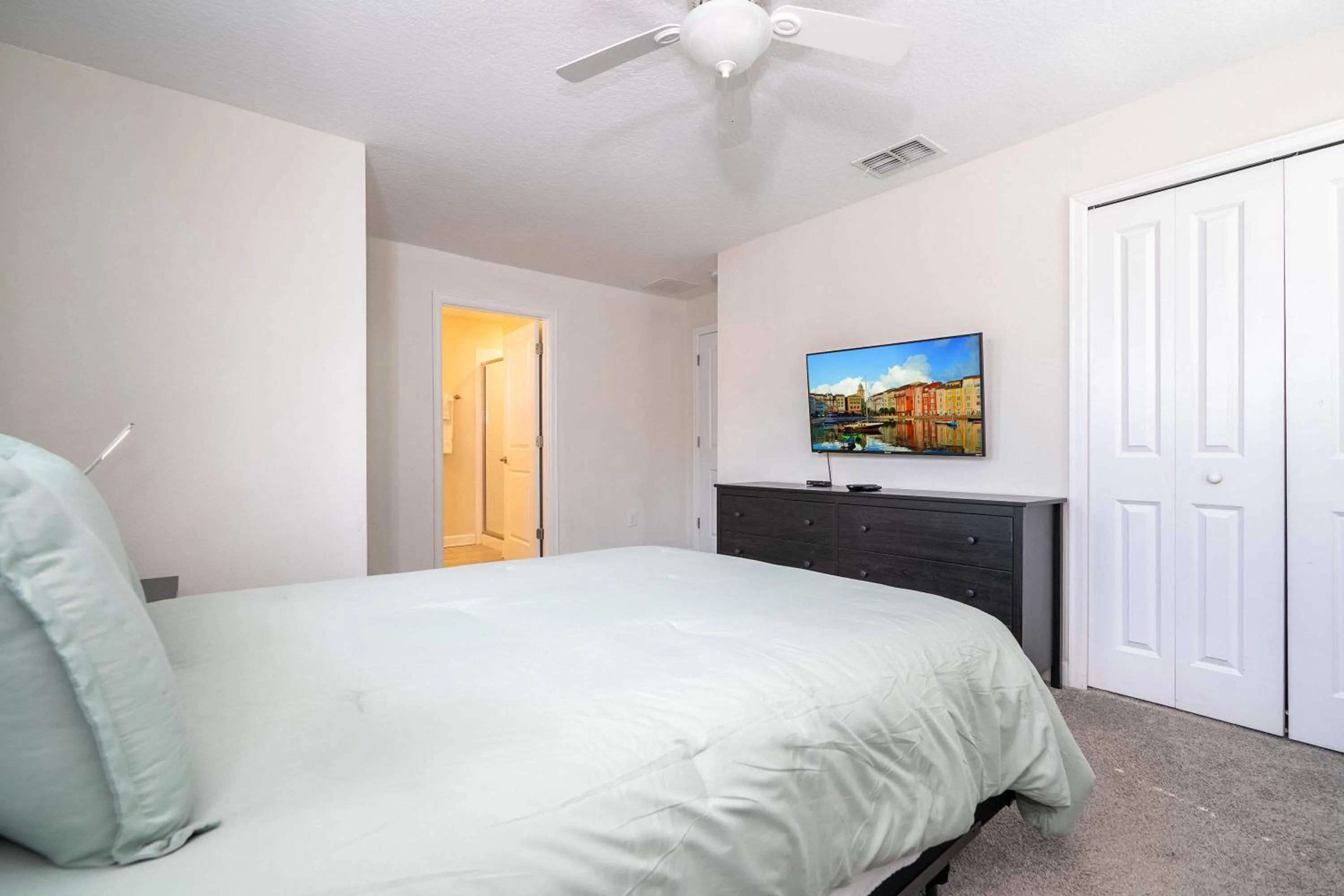 Bed in Stunning 5 Bd Home w/ Pool Close to Disney 4822