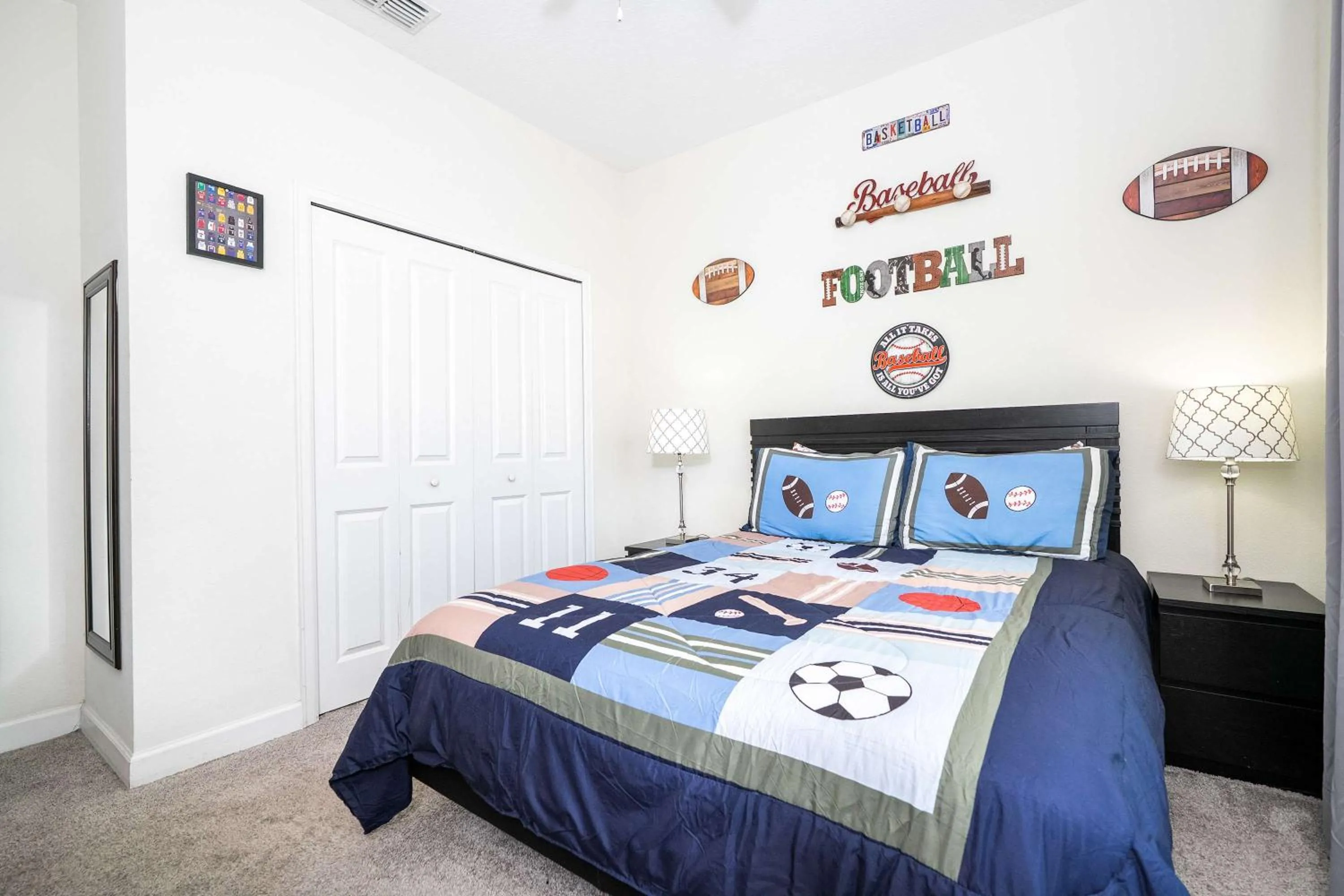 Bed in Stunning 5 Bd Home w/ Pool Close to Disney 4822