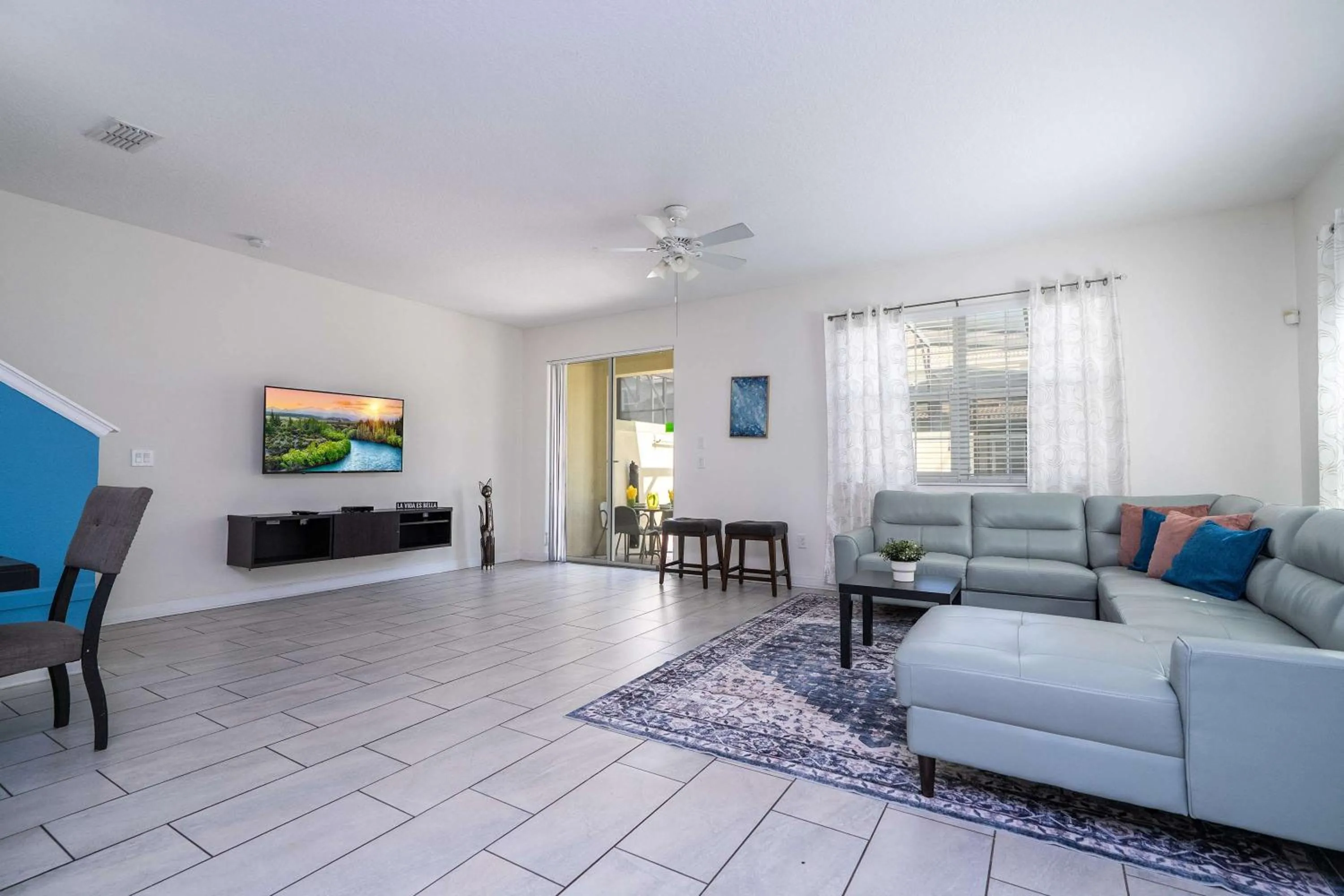 Stunning 5 Bd Home w/ Pool Close to Disney 4822