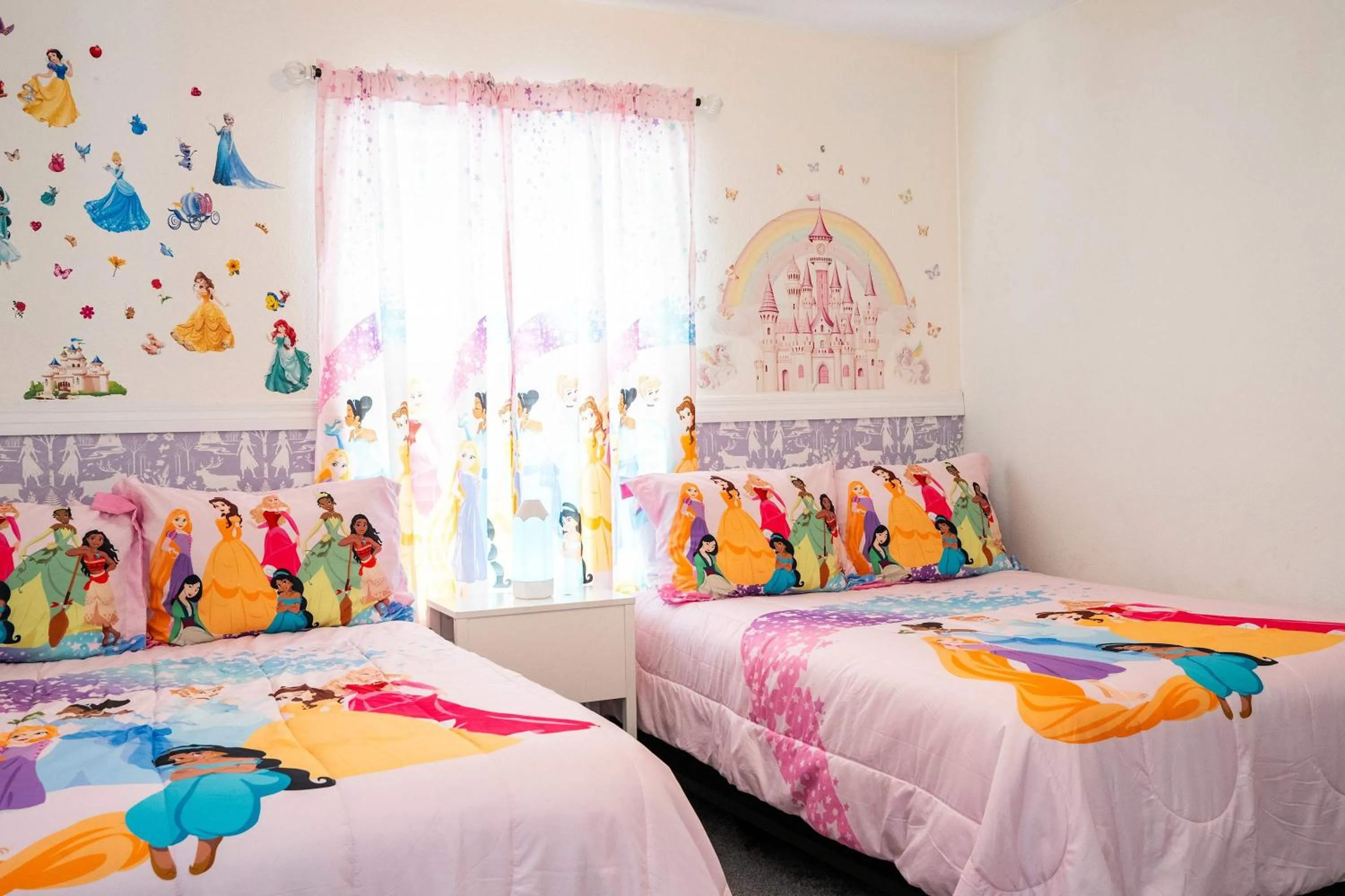 Bed in Stunning 5 Bd Home w/ Pool Close to Disney 4822