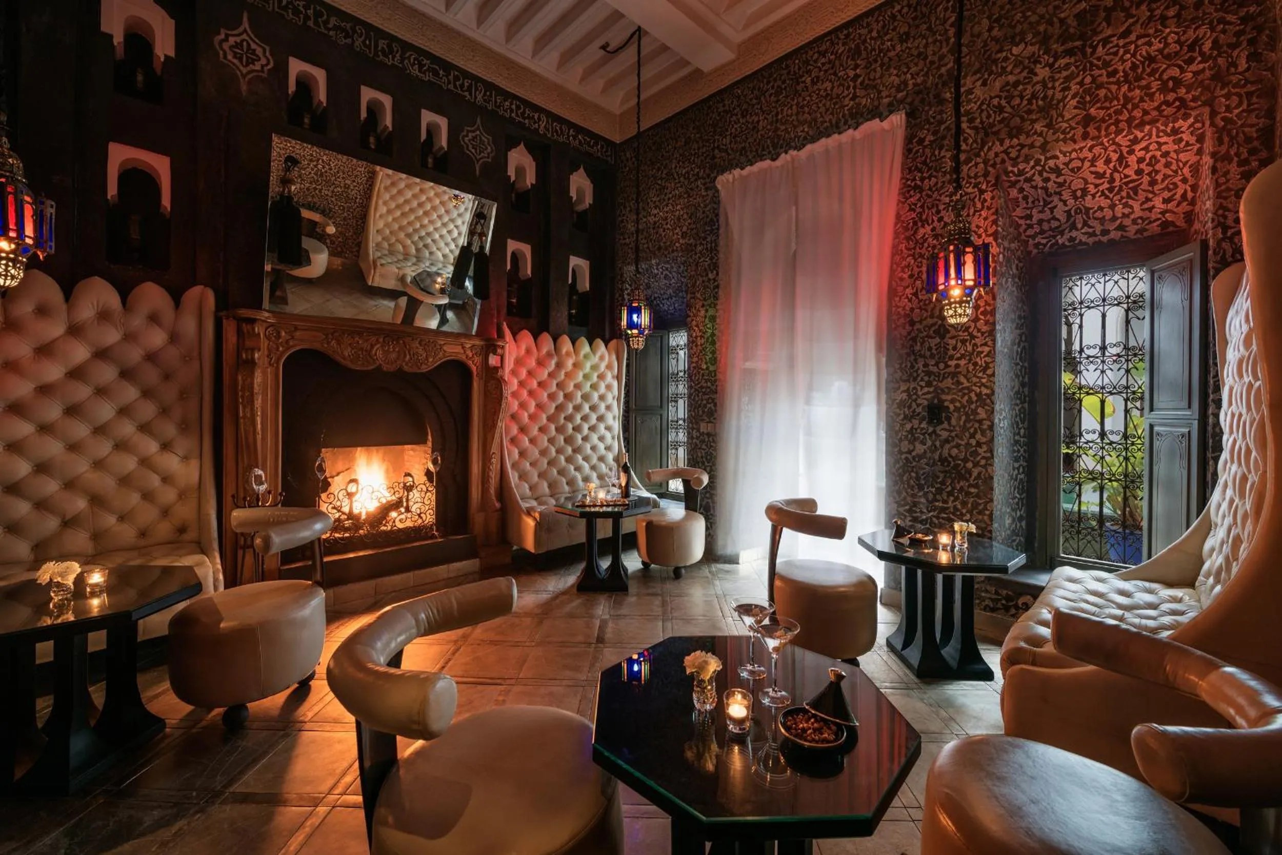 Lounge or bar in Le Farnatchi